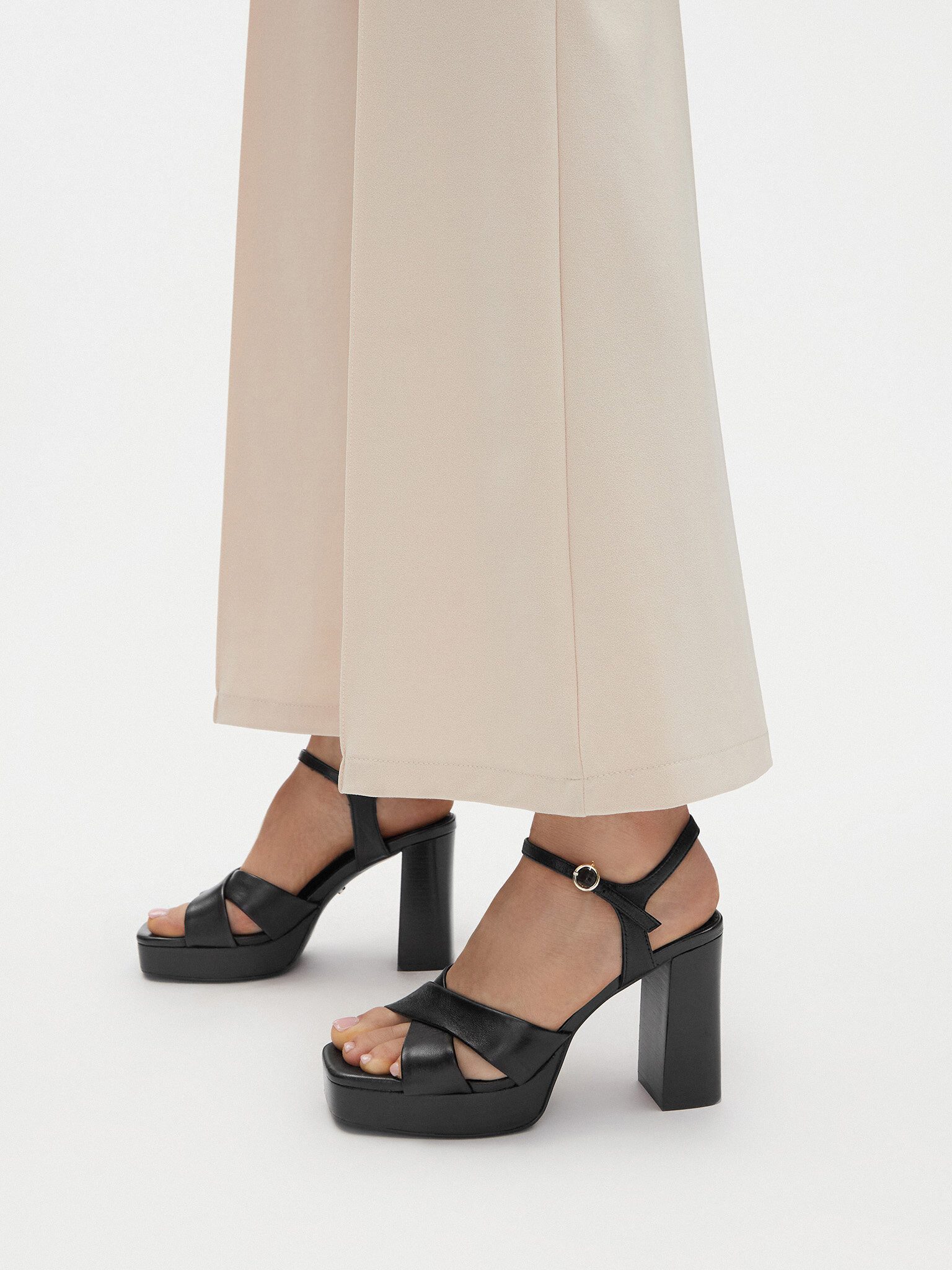 GINO ROSSI Gino Rossi Damensandalen Schwarz ALIA-118081 Sandale