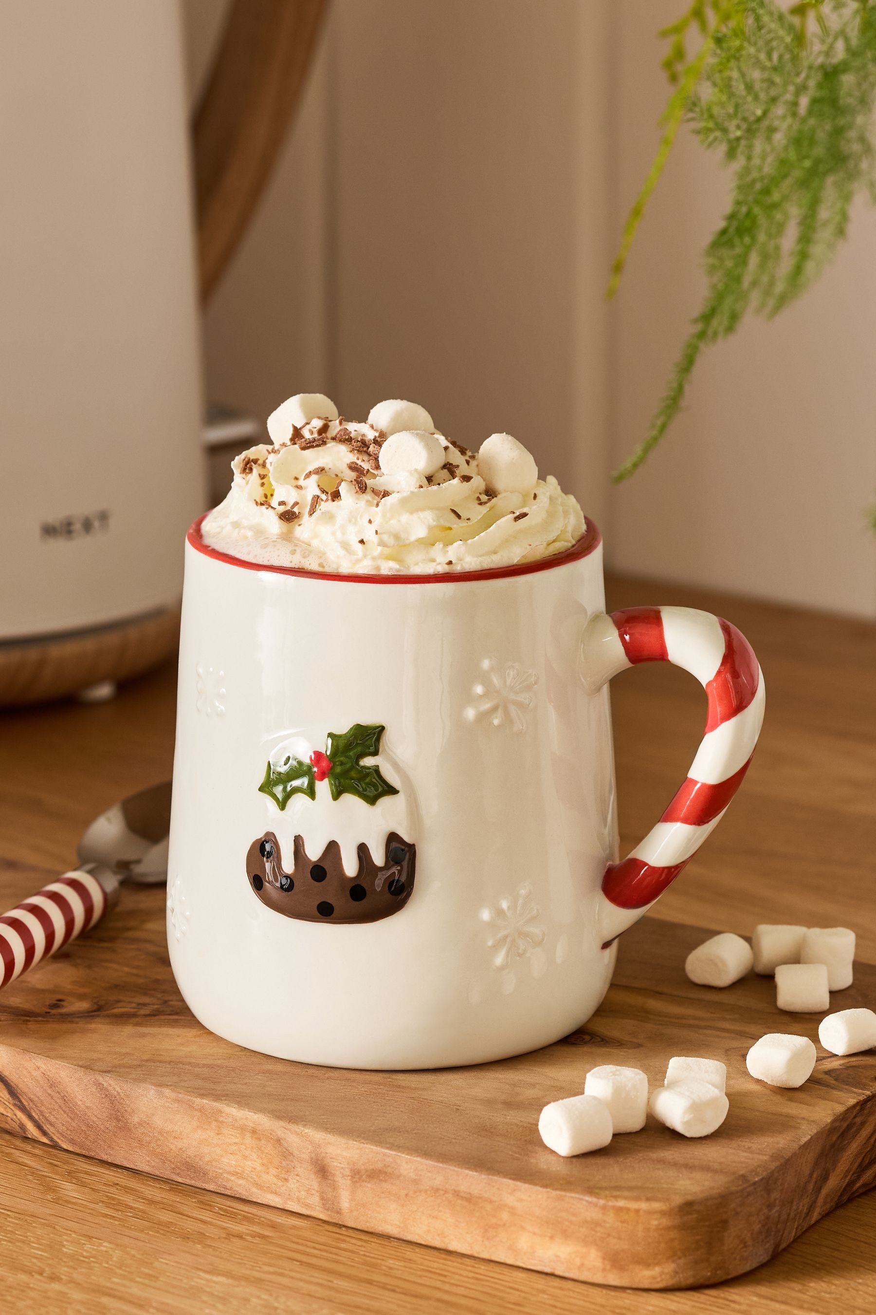 Next Becher Tasse mit Weihnachtspudding-Motiv, Steingut, Design mit aktuellem Style aus England