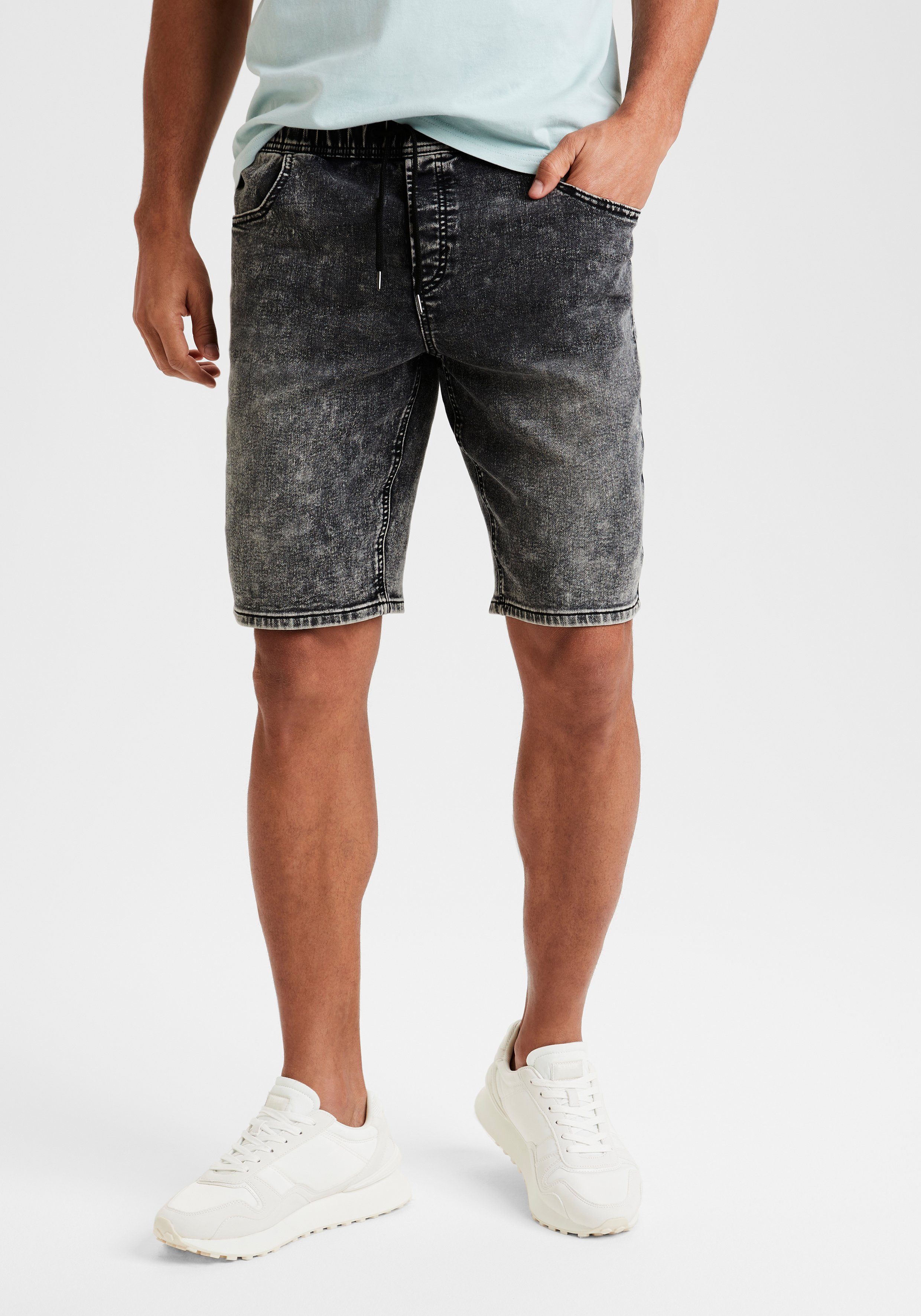 Buffalo Jeansshorts knielang, elastische Schlupf-Bermuda, kurze Hose in moonwashed