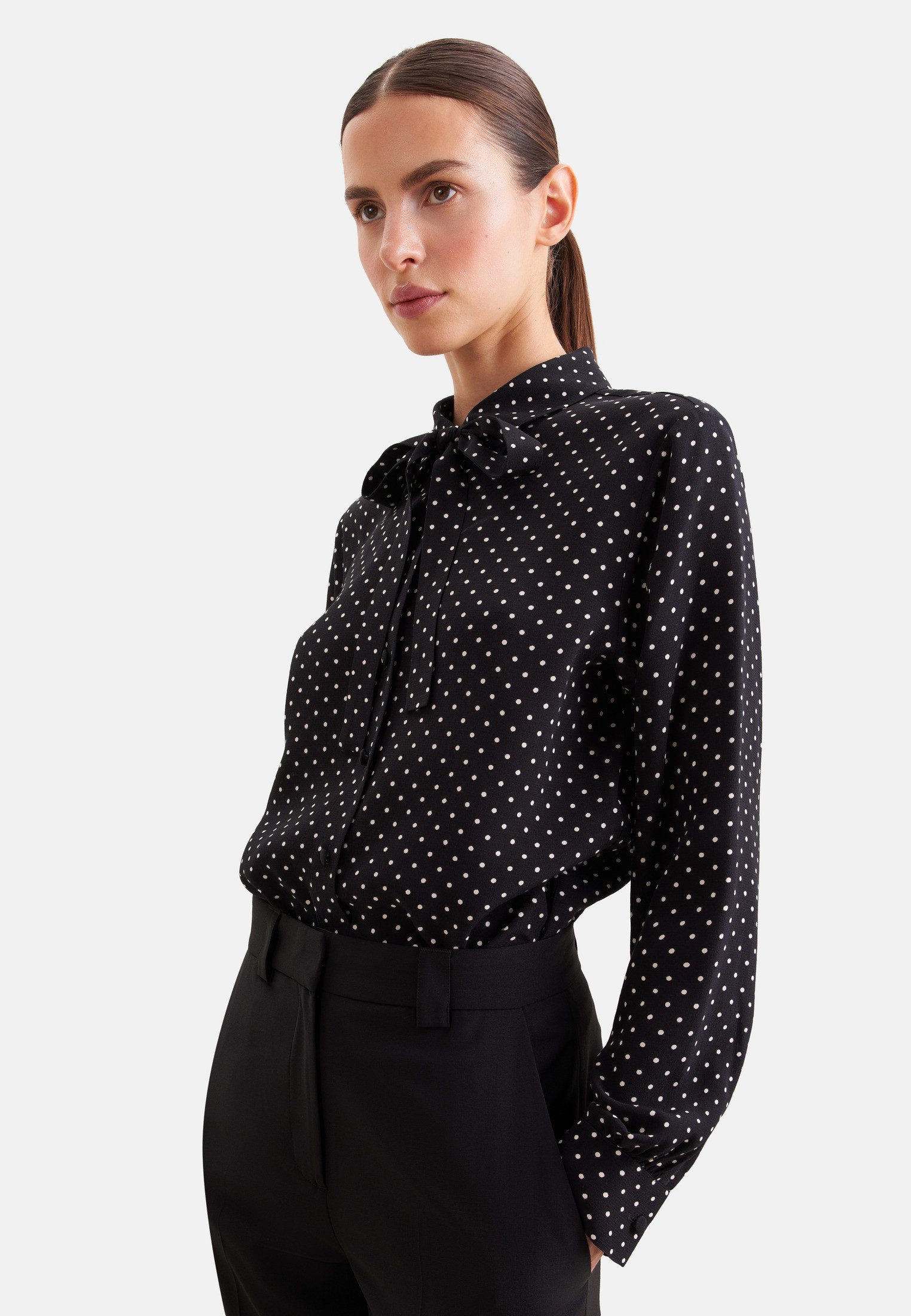 Klassische Bluse