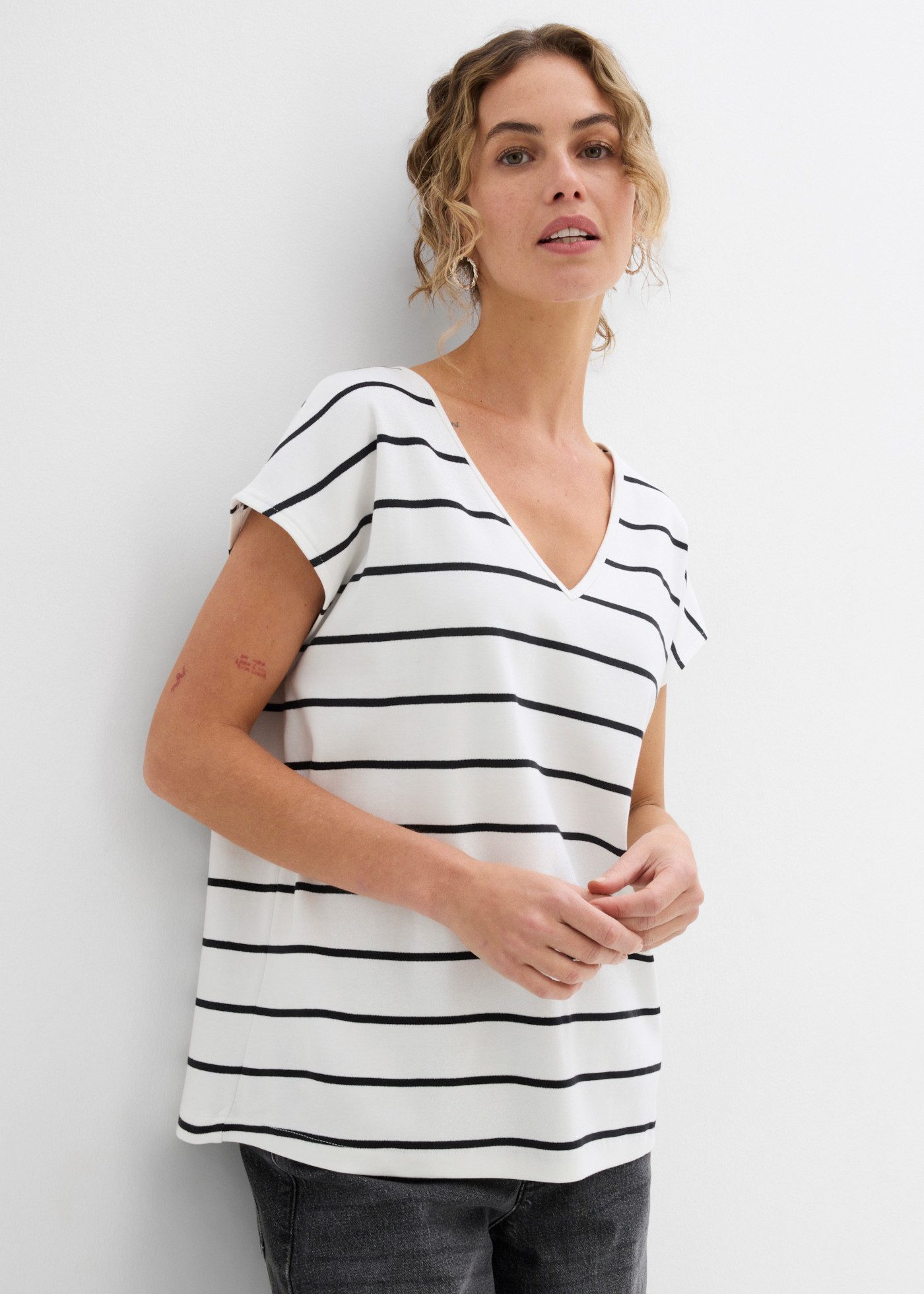 bonprix T-Shirt oversize Passform, aus Baumwolle, mit Kurzarm