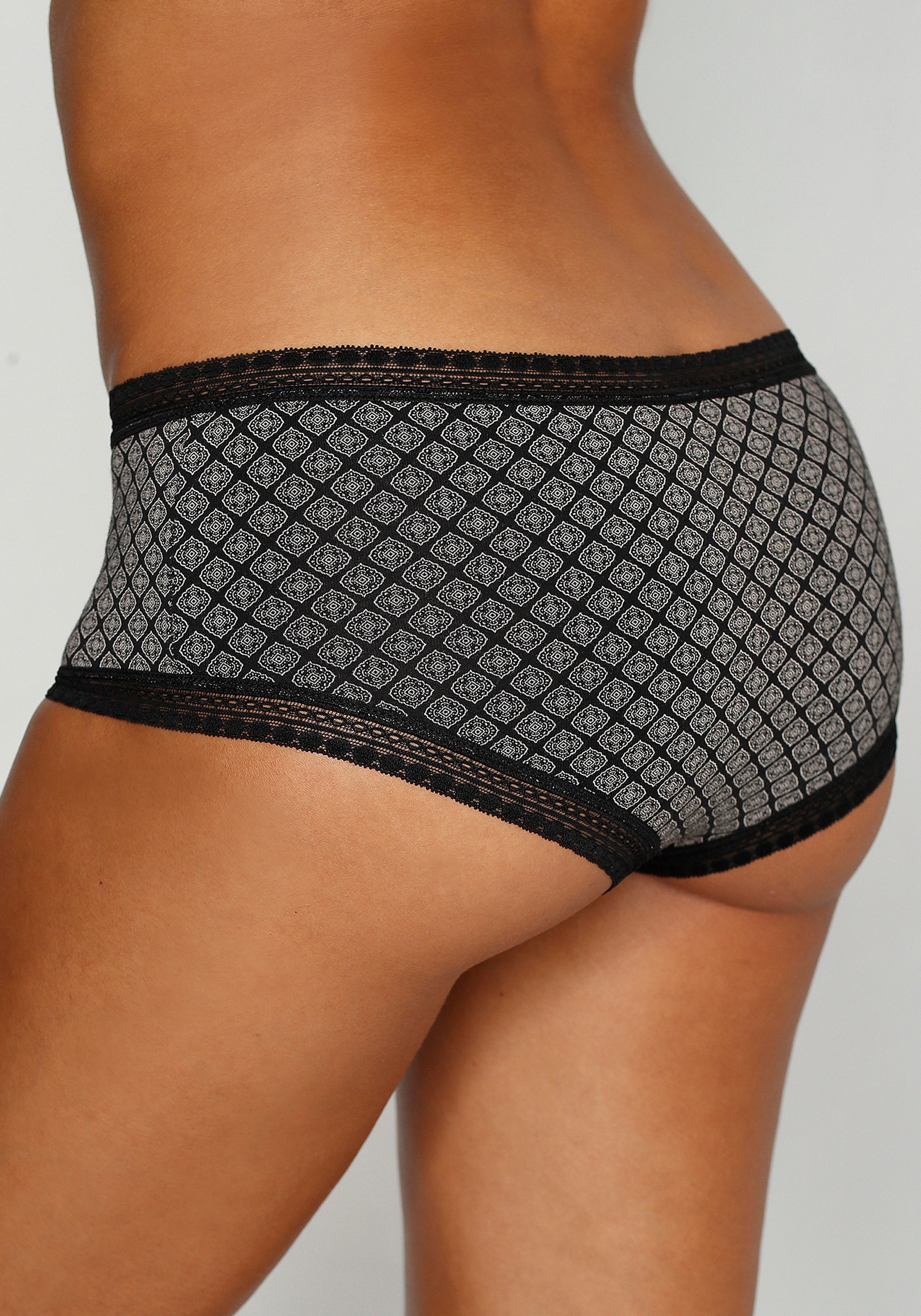 LASCANA Panty (3er-Pack) aus elastischer Baumwolle mit weicher Spitze