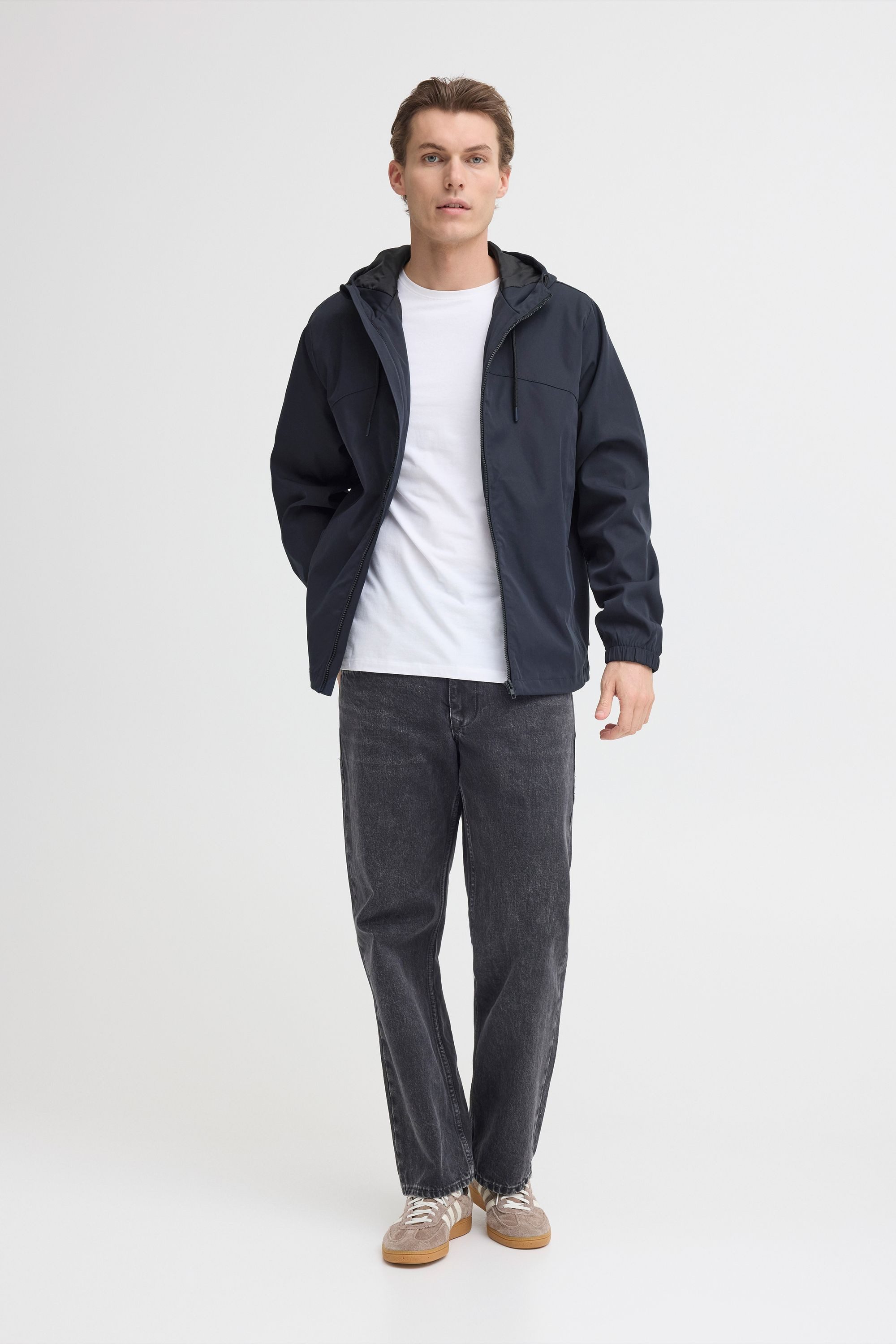 Blend Outdoorjacke BHEfi Komfortable Übergangsjacke mit Kapuze und seitlichen Eingriffstaschen