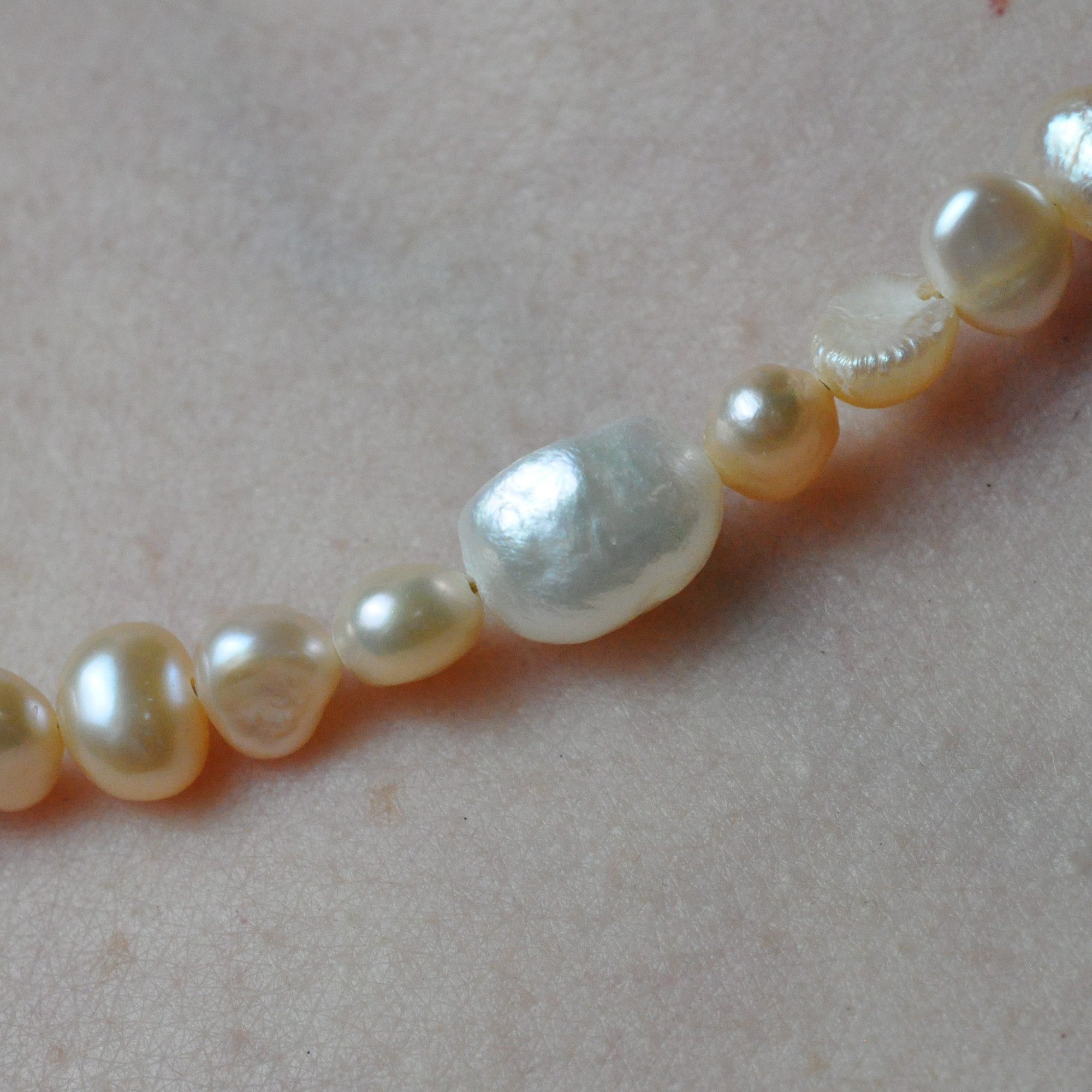 Steuer Lange Kette Süßwasserperlkette weiß/pfirsich/goldfarben günstig online kaufen