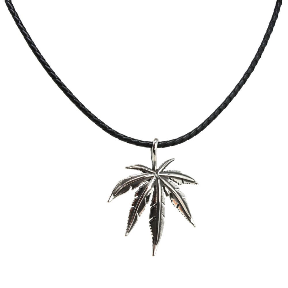 DALMARO Kette mit Anhänger Lederkette Edelstahlkette 316L CANABIS BLATT, Herren Halskette Biker / Wikinger Kette - Schmuckbox