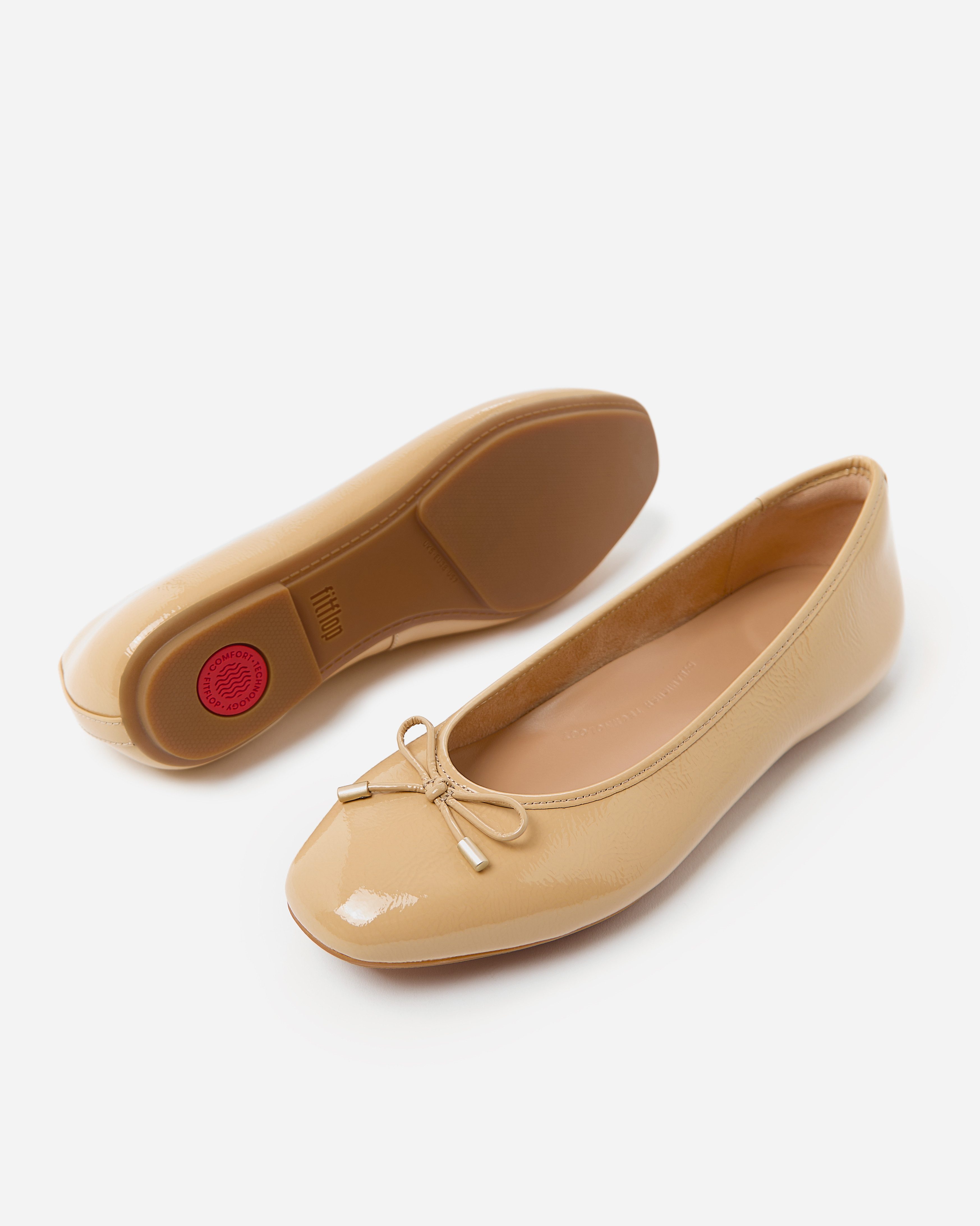 Fitflop DELICATO BOW TEXTURED PATENT-LEATHER BALLET FLATS Ballerina Businessschuh, Schlupfschuh mit dezenter Zierschleife – Bild 5 von 5