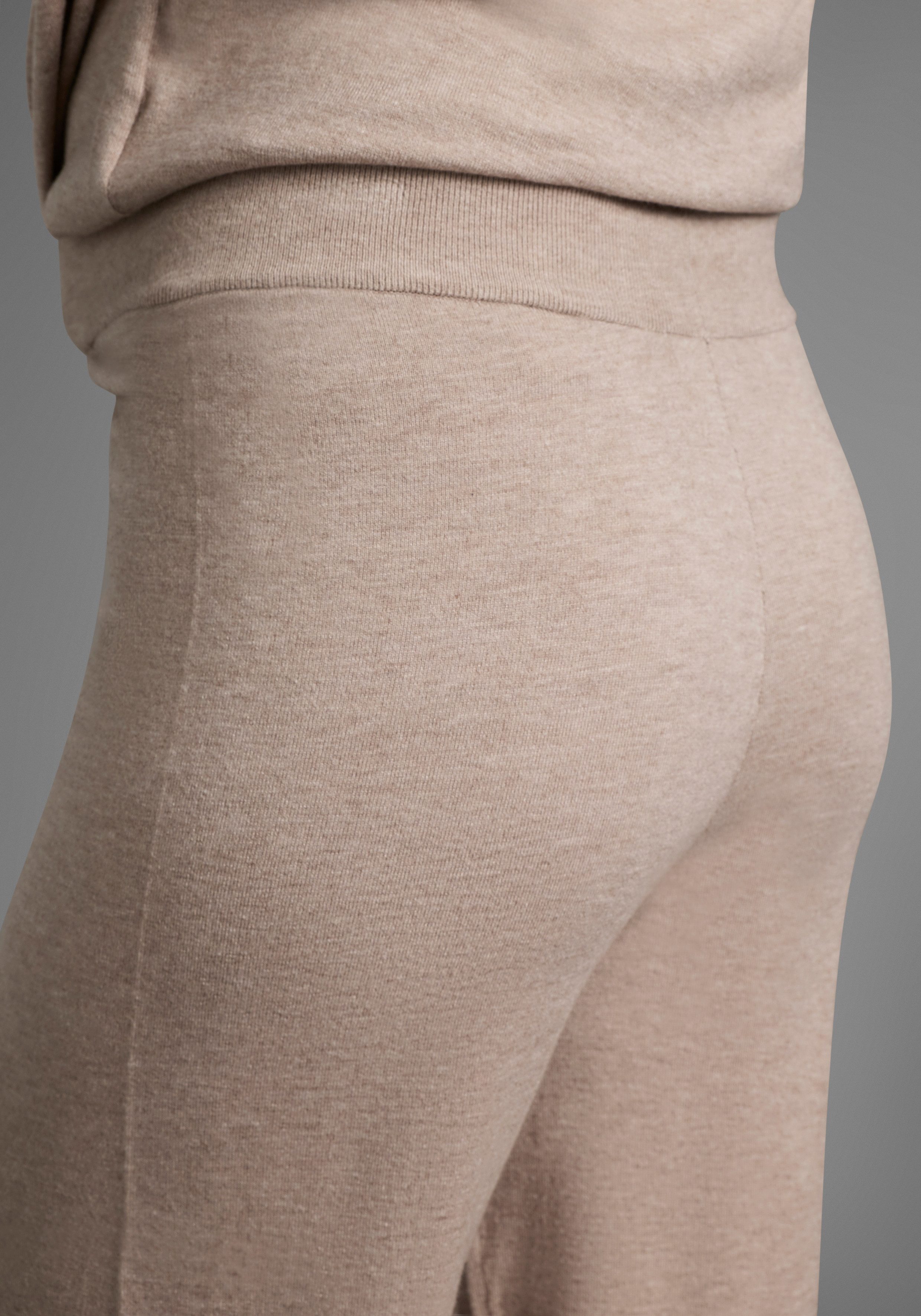 Neun Monate Umstandshose Strickhose für Schwangerschaft und Stillzeit Umstands-Strickhose mit extra weitem Bund. Reduzierter Preis € 24,99. Unverbindliche Preisempfehlung € 29,99, (€ 24,99 pro 1 Stk)