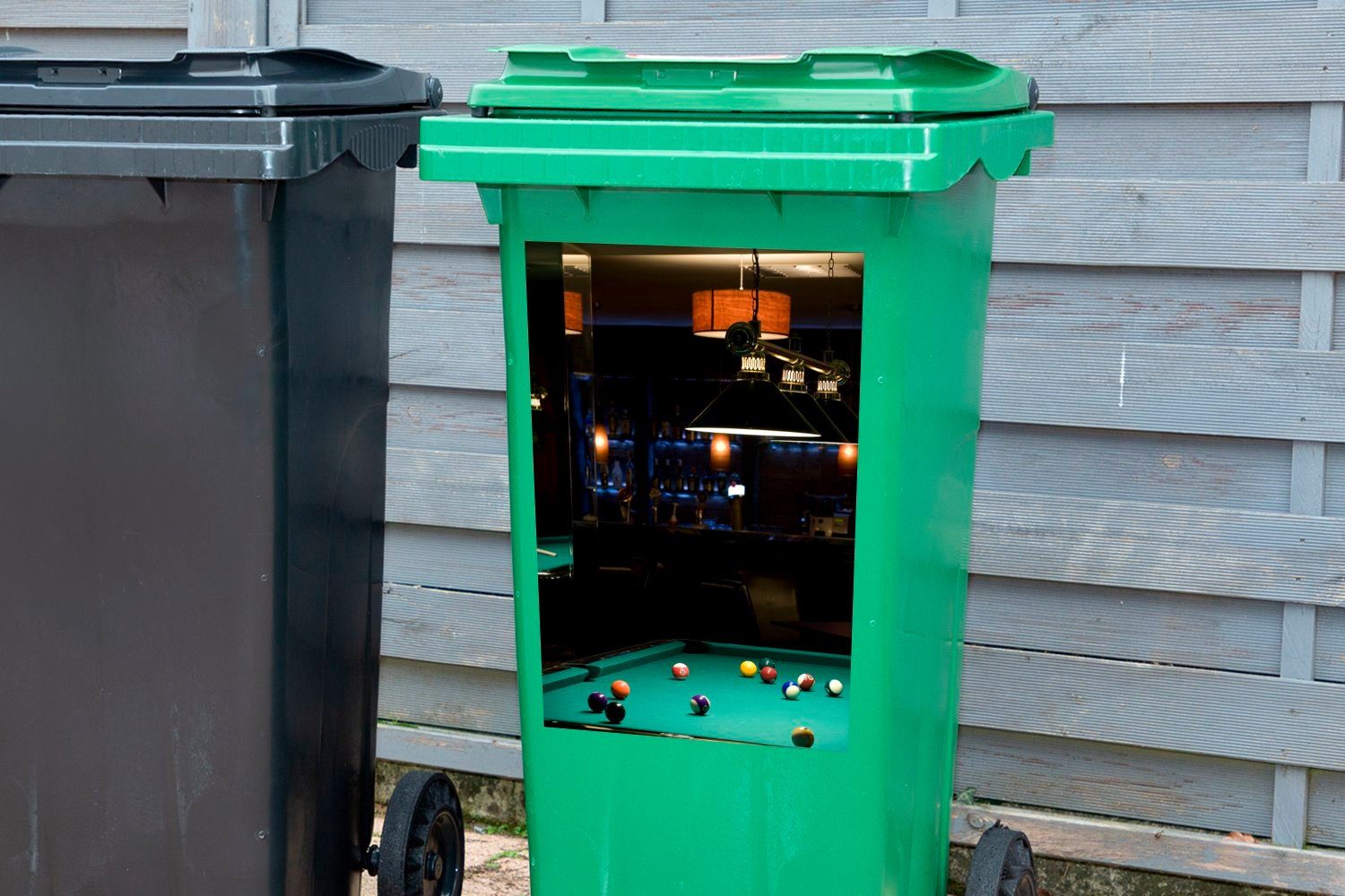Container, einer voller in St), ist Sticker, MuchoWow Wandsticker Kneipe Ein Mülltonne, Abfalbehälter Billardtisch Kugeln (1 Mülleimer-aufkleber,