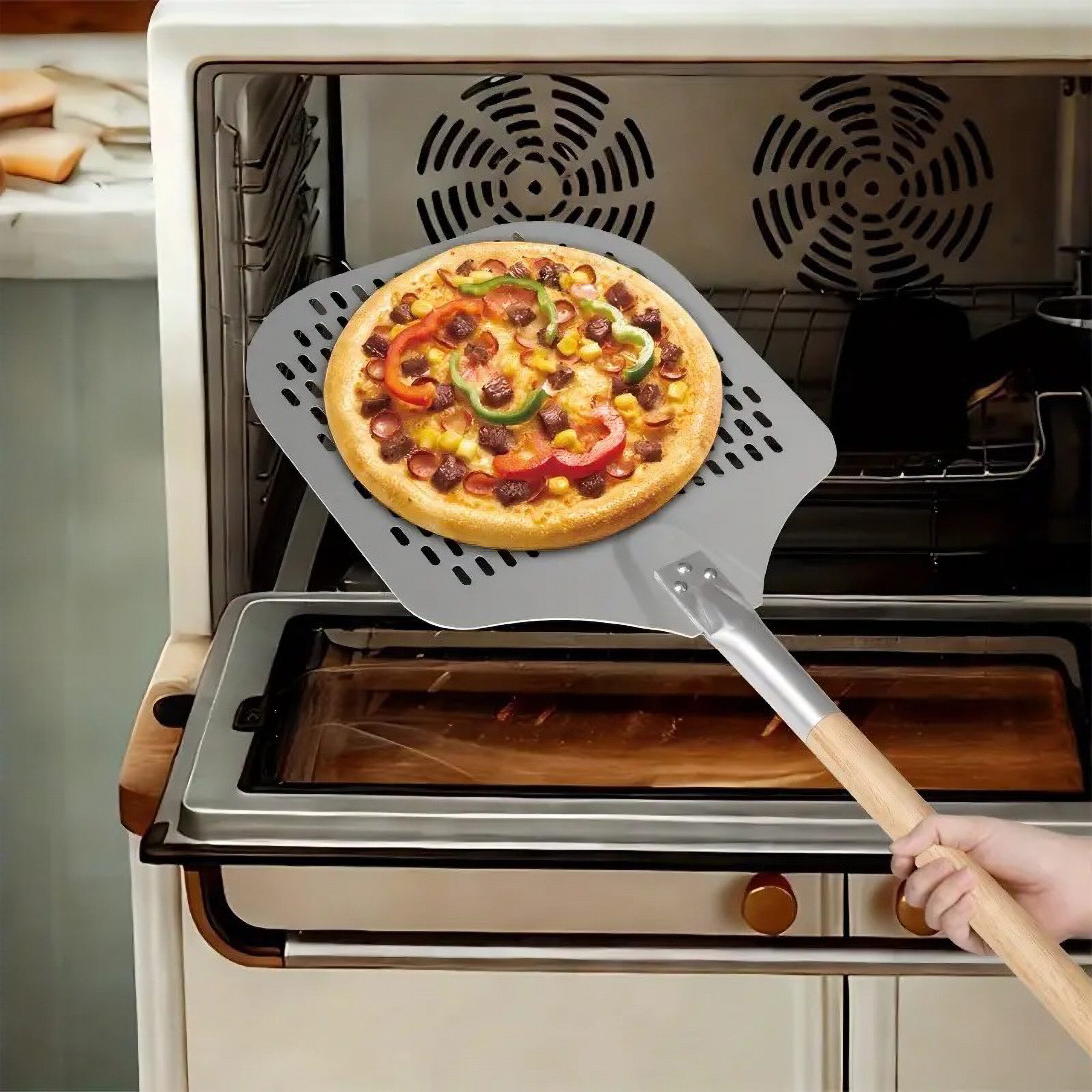 relaxdays Pizzaschieber Perforierter Pizzaschieber mit Holzgriff