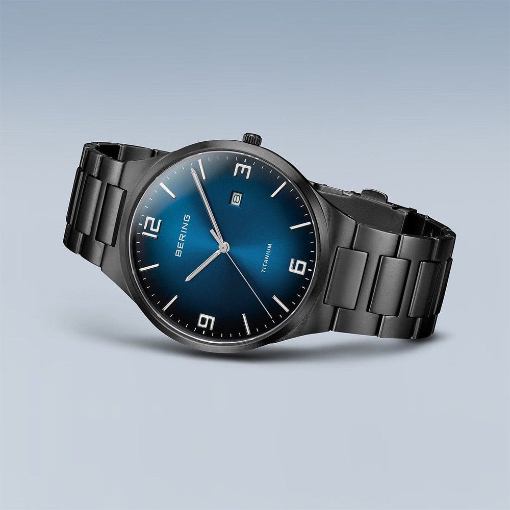 Bering Quarzuhr Bering Classic schwarz gebürstet 15240-727 15240-727, (100-tlg), Hochwertiges Produkt mit zeitlosem Design, sorgfältiger Verarbeitung