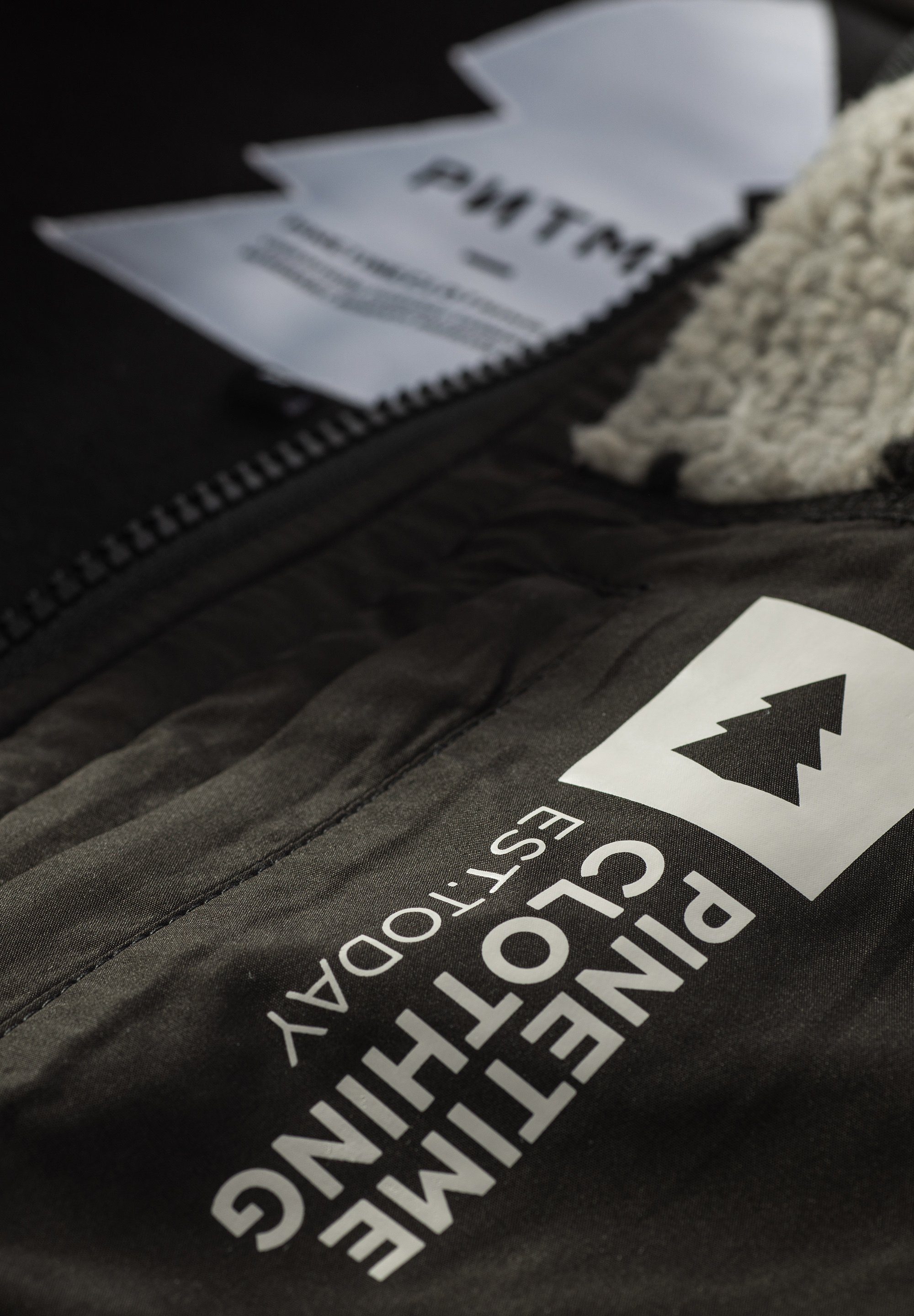 The Wärme bietet außergewöhnliche für schwarz Fleecejacke Tage Moss Clothing Sherpa-Futter Pinetime Jacket kühle