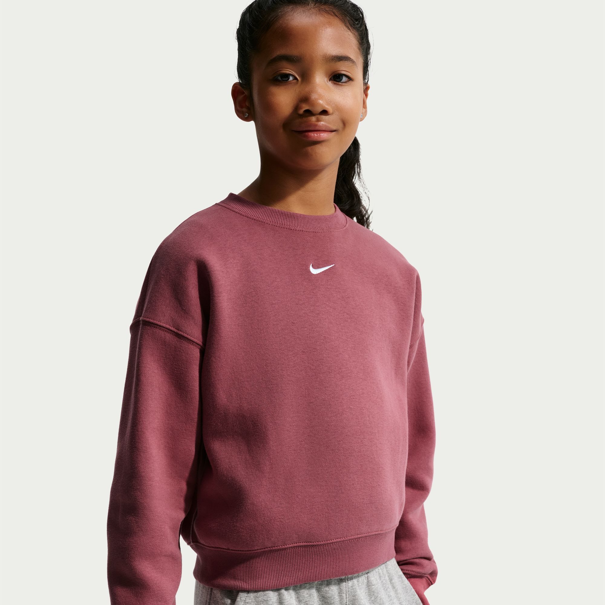 Nike Sportswear Sweatshirt G NSW STUDIO FLC BXY OS LBR Langarm-Design, mit Rundhalsausschnitt, aus Baumwolle und Polyester