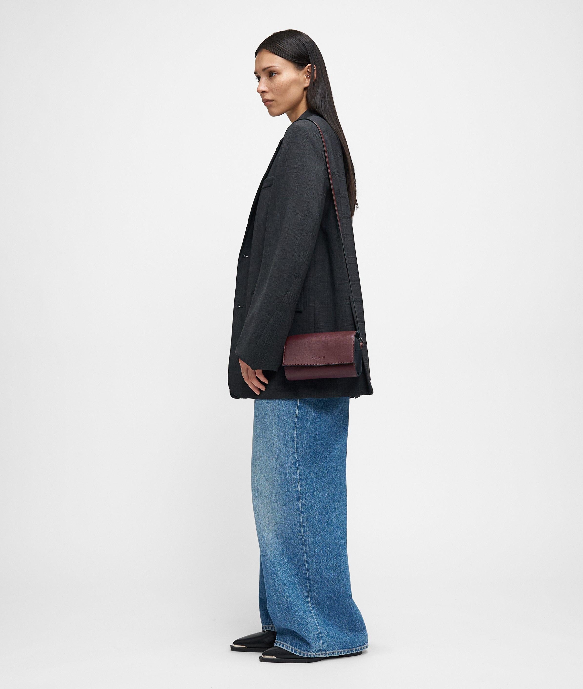 Liebeskind Berlin Kosmetiktasche Casey Pouch M, Geräumige Pouch mit zusätzlicher Crossbody-Funktion