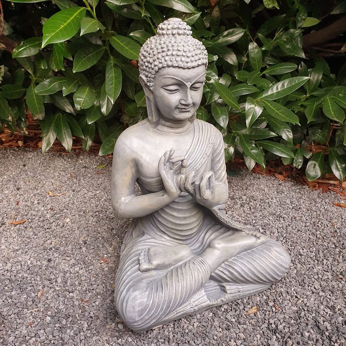 Aspinaworld Gartenfigur Meditierende Beton Optik Buddha Figur 44 cm wetterfest