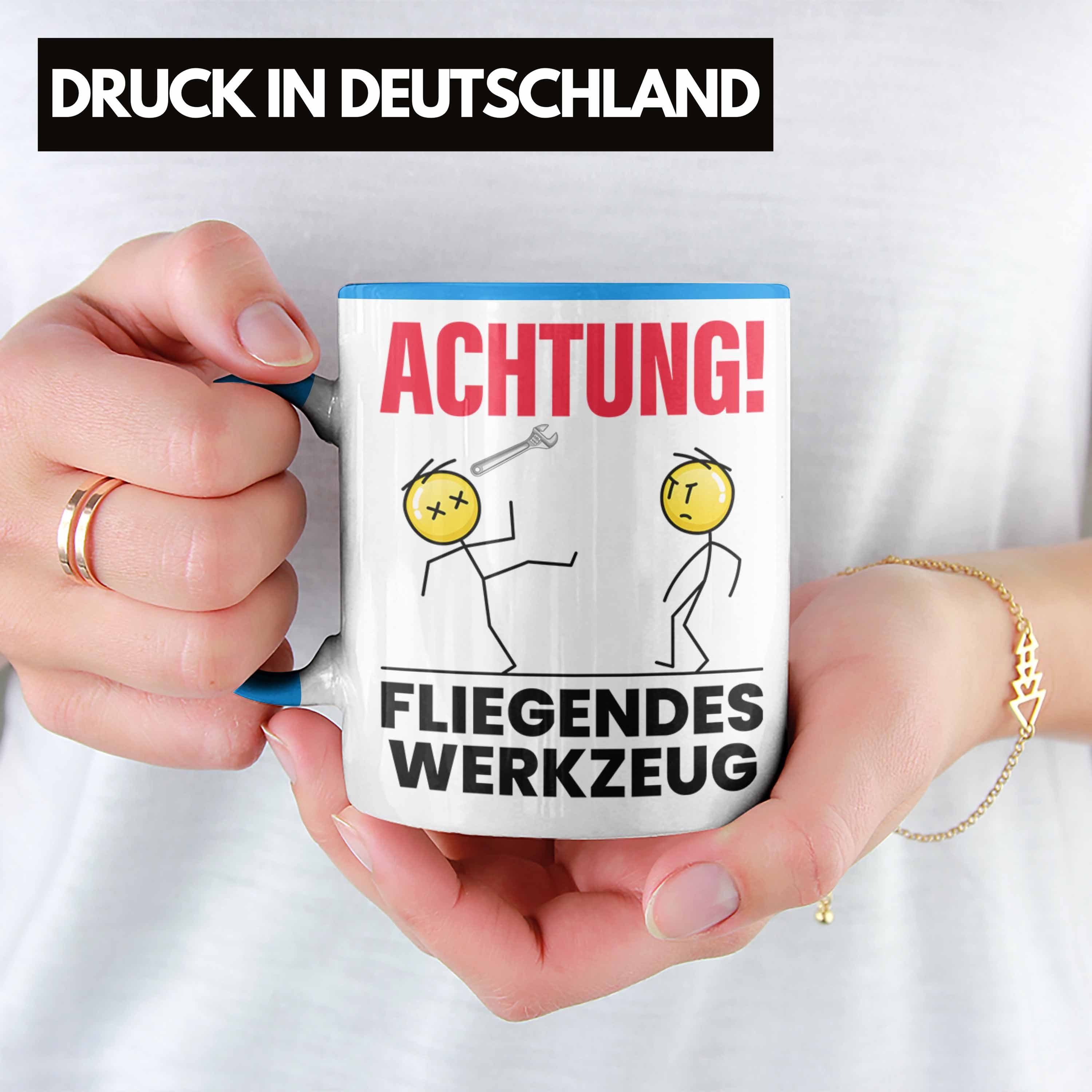 Trendation KFZ Fliegendes Mec Tasse Achtung Blau Werkzeug Tasse Geschenk