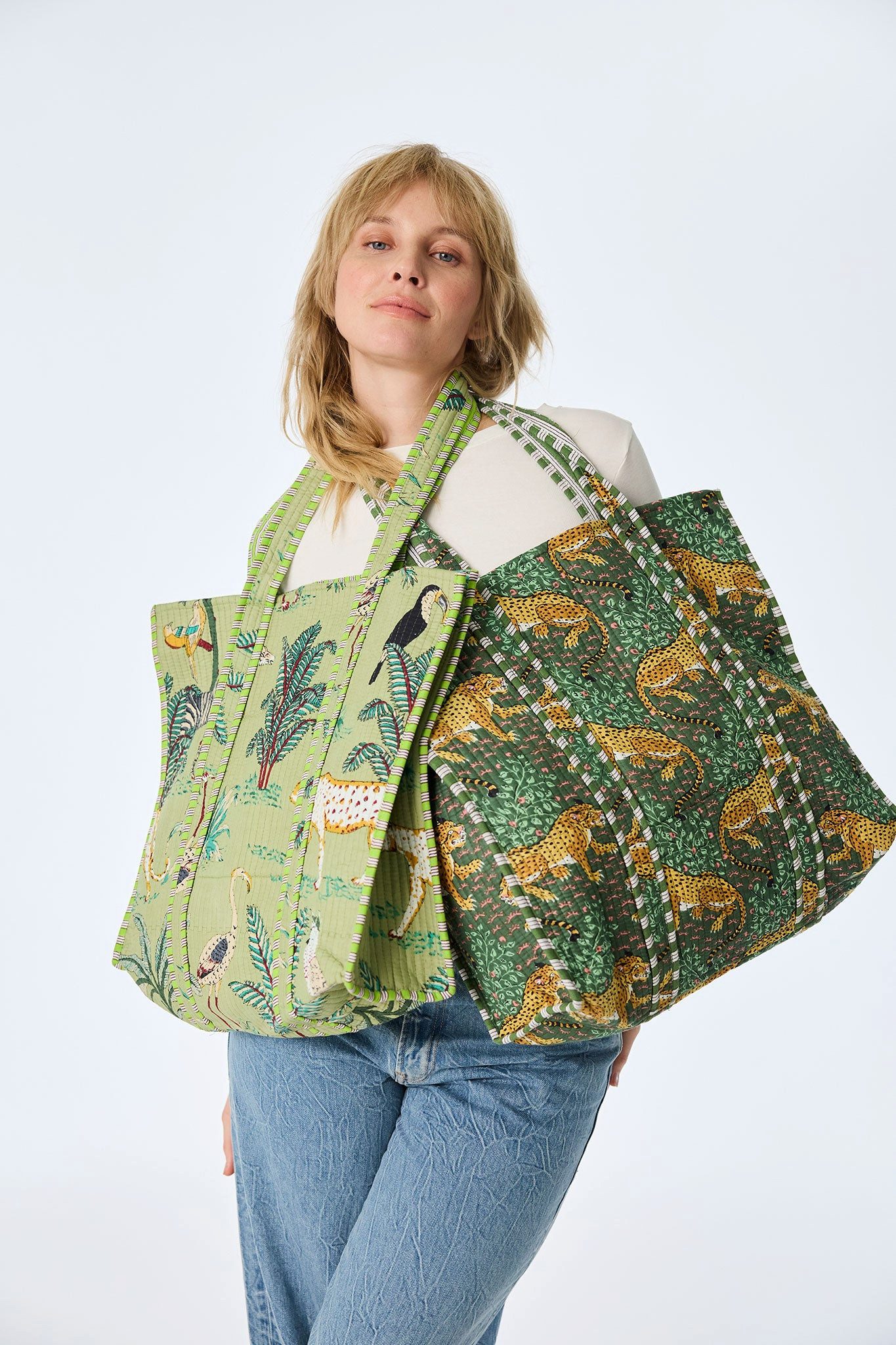 Himalaya Clothing Strandtasche Damen Handtasche groß mit lebendigem Muster und großzügigem Stauraum (1-tlg., HxBxT: 38x45x15 cm), Gesteppter Shopper mit integrierter kleiner Innentasche Motiv Blumen