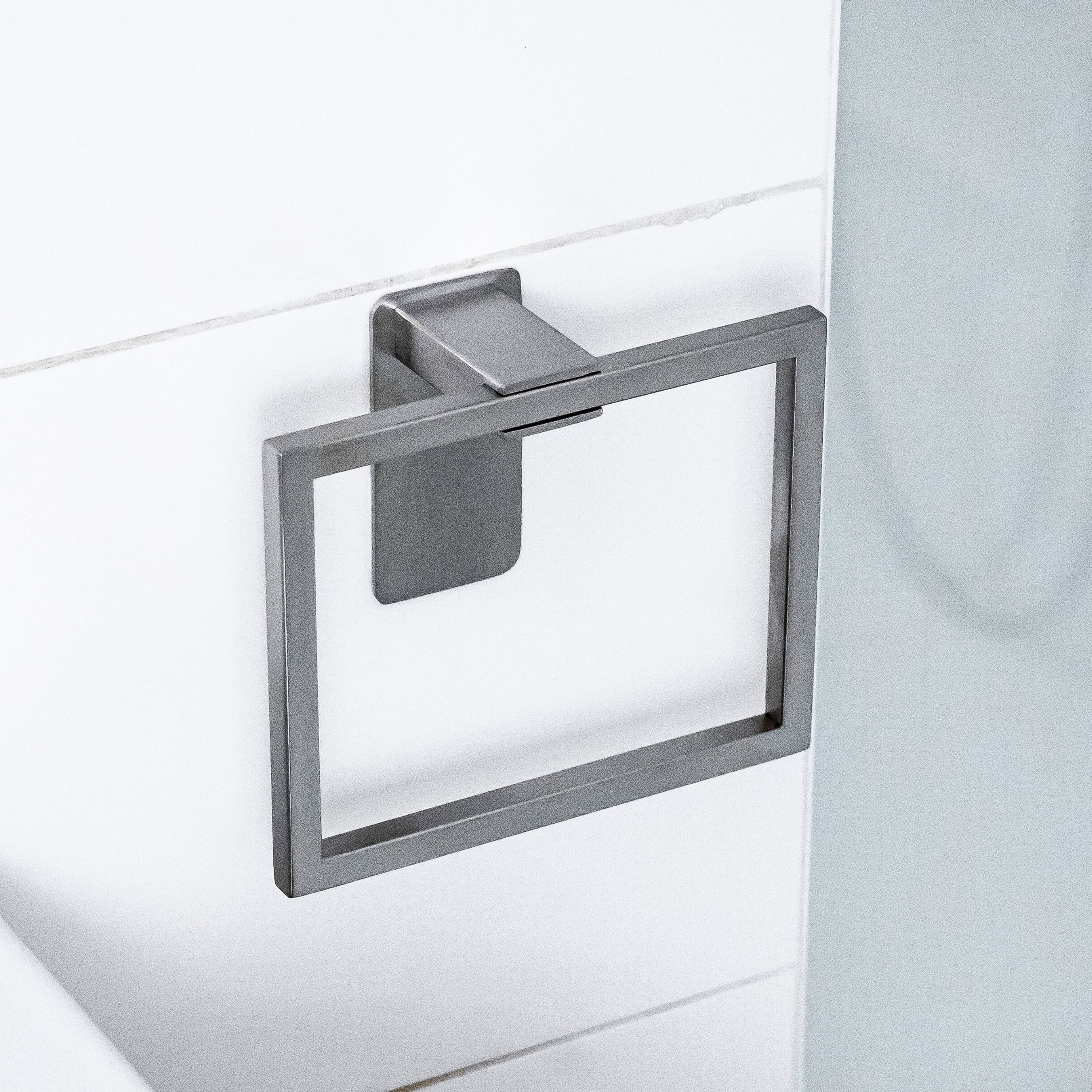 ELMOWO Handtuchring ohne Bohren (eckig) - Handtuchhalterung für das Badezimmer & Gäste-WC, mit 3M-Klebefläche & Spezialkleber