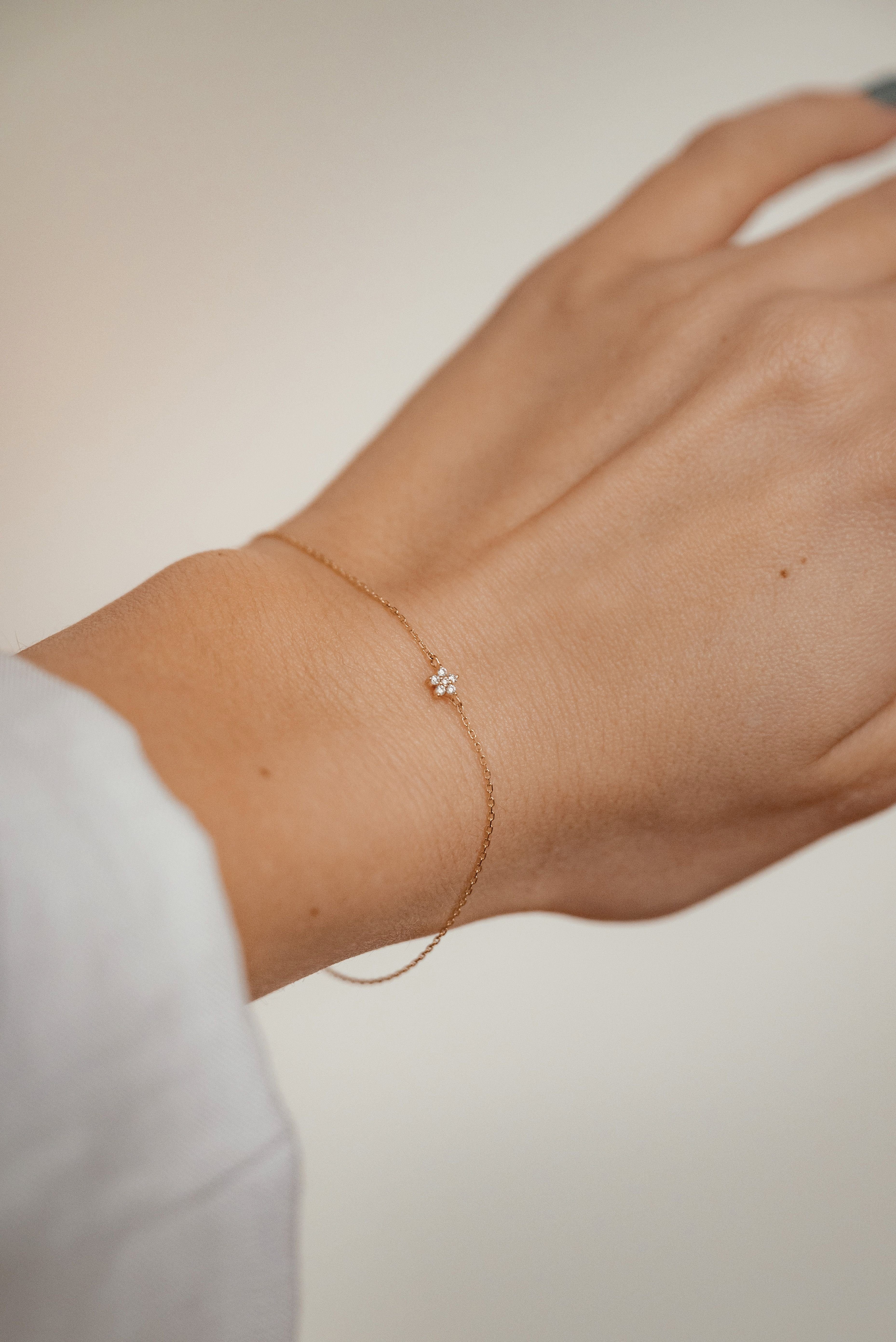 Dear Me Goldarmband 375 Massivgold Anhänger Blume Zirkon, 9K Gold Blüte Arm günstig online kaufen