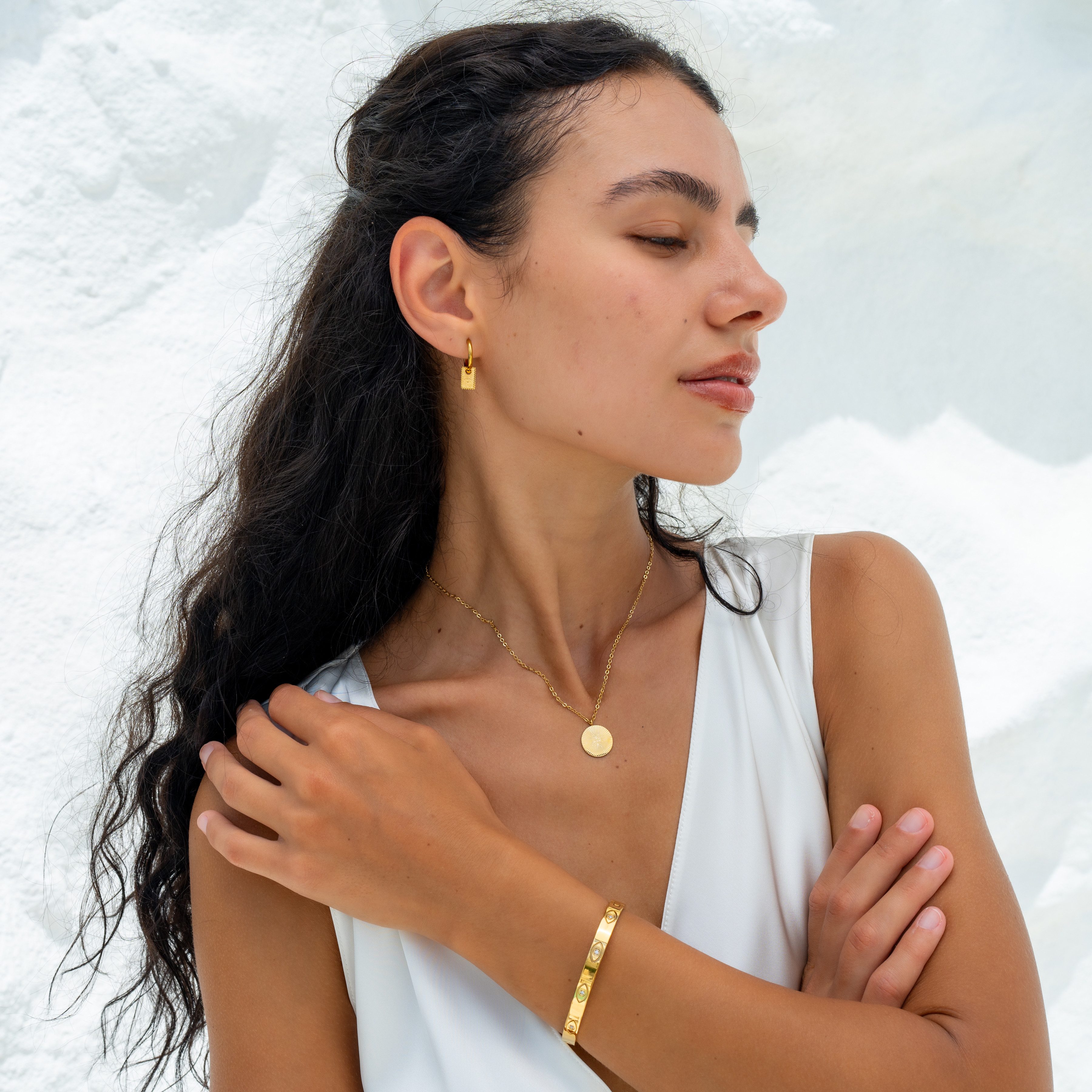 Made by Nami Armreif aus Gold mit Verzierungen aus Edelstahl Hypoallergen und Wasserfest