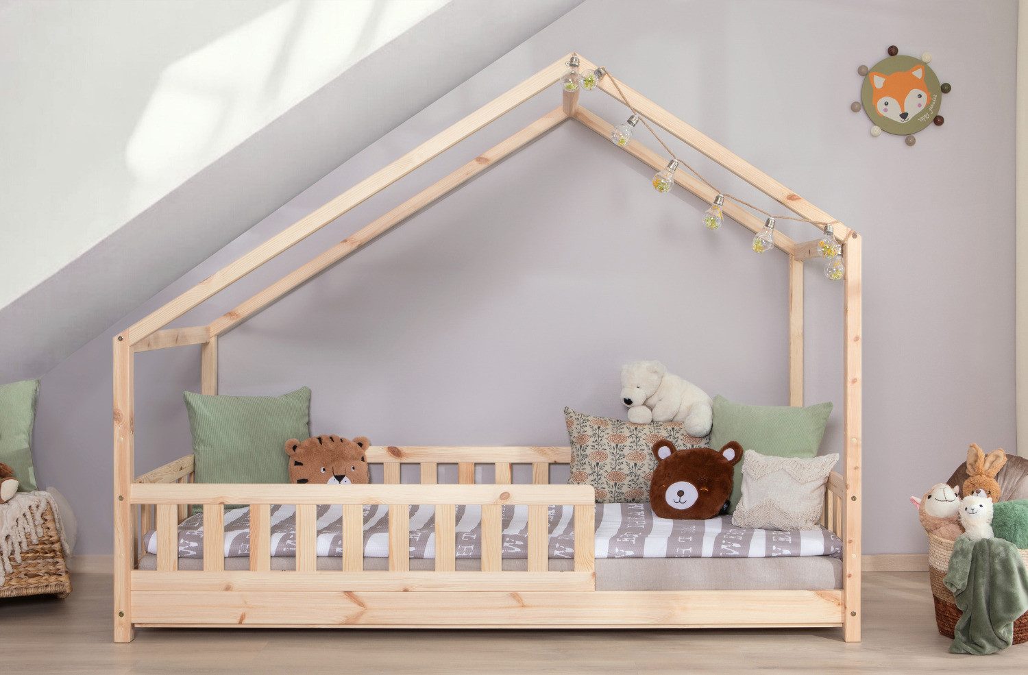 Ticaa Hausbett Lou mit Rausfallschutz aus Kiefer massiv