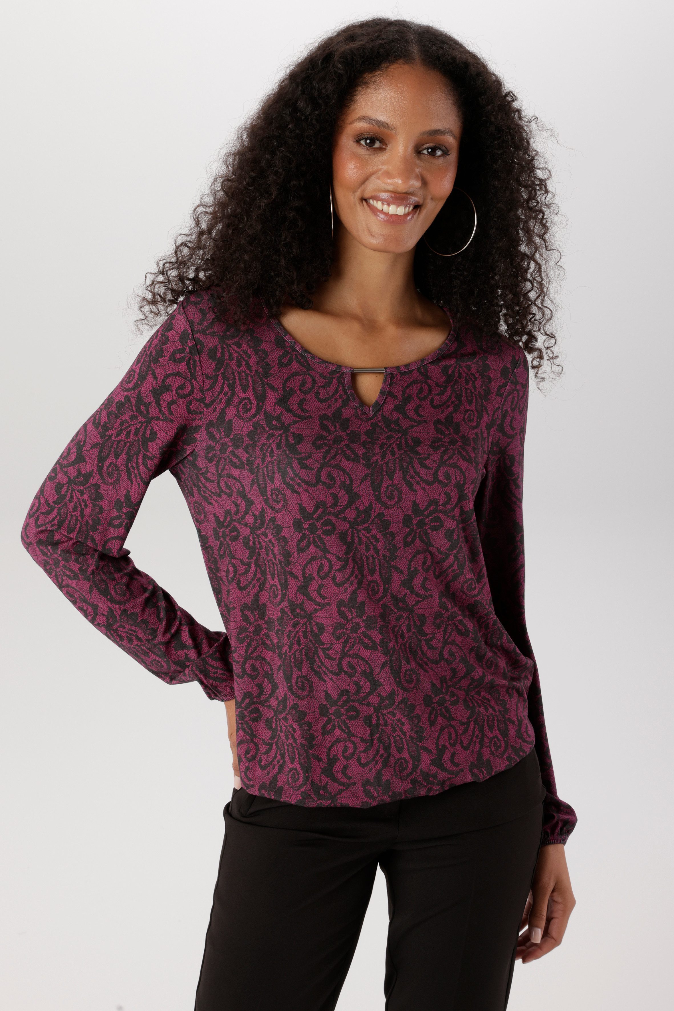 Aniston SELECTED Langarmshirt mit Cut-out und dekorativer Allover-Muster - NEUE KOLLEKTION. € 29,99, (€ 29,99 pro 1 Stk).
