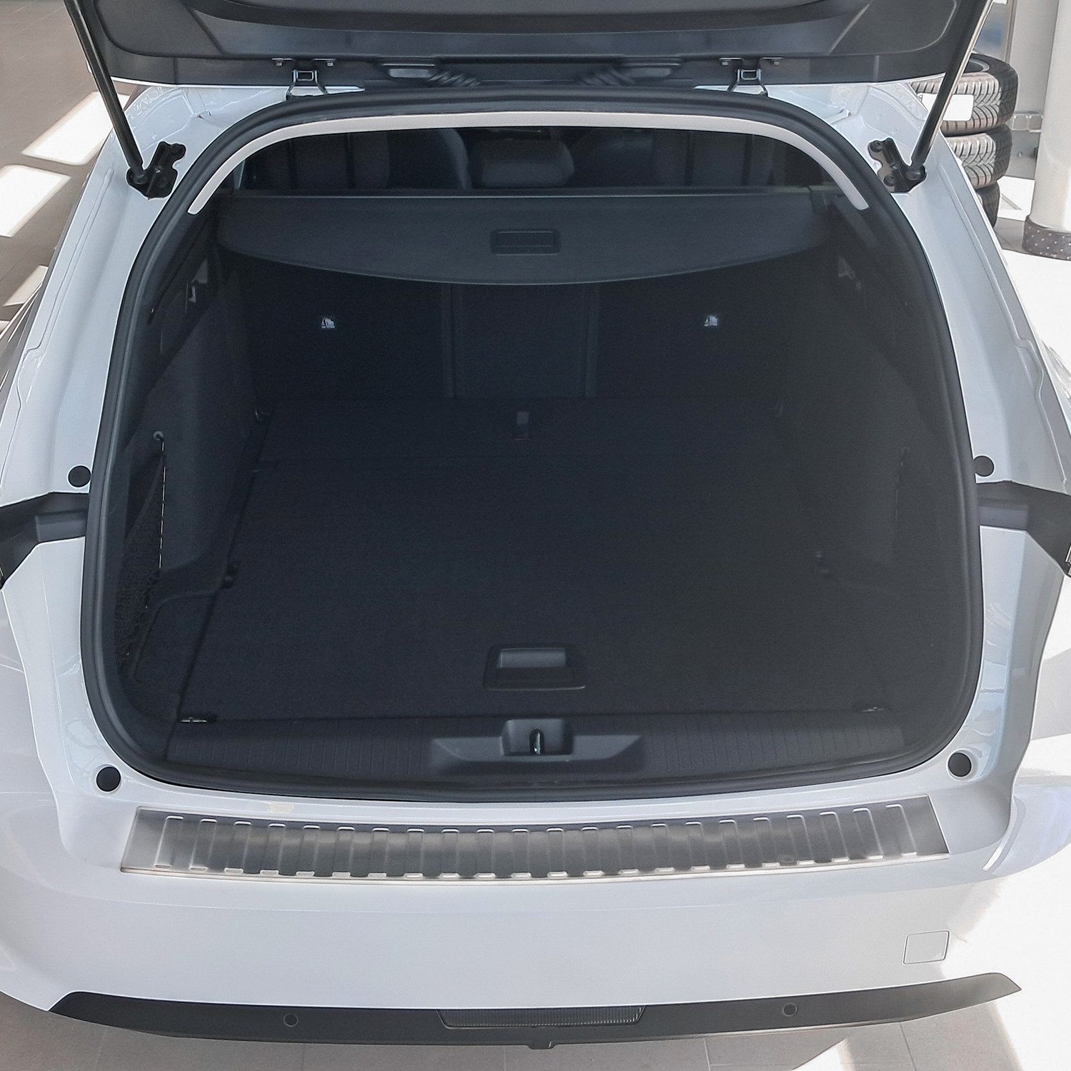 tuning-art Ladekantenschutz L3083 Edelstahl passgenau für Opel Astra L ST ab Bj. 2022-