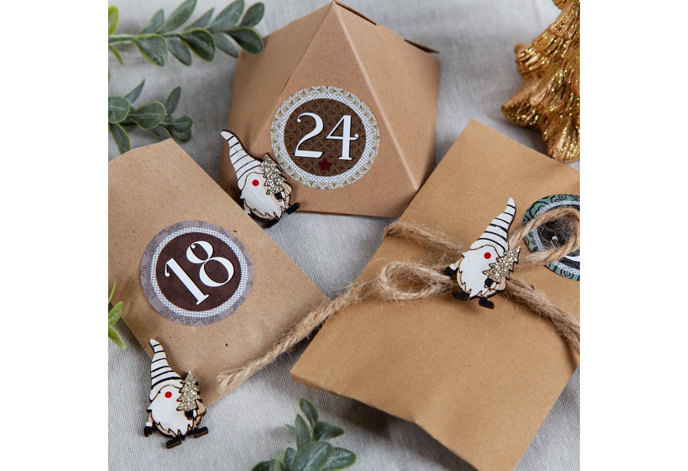 Thumbnail - Logbuch-Verlag Streudeko 8 Mini Wichtel aus Holz Streudeko Weihnachten 4 cm, (Set 8-tlg), mit glitzer Tannenbaum