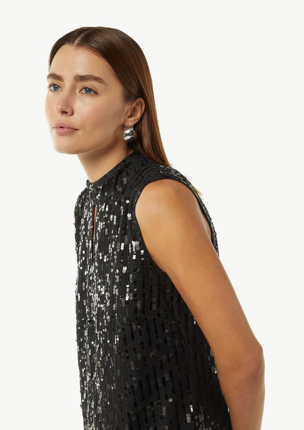 comma Paillettenkleid Paillettenkleid (1-tlg) ärmellos, Pailletten, Cut-Out günstig online kaufen
