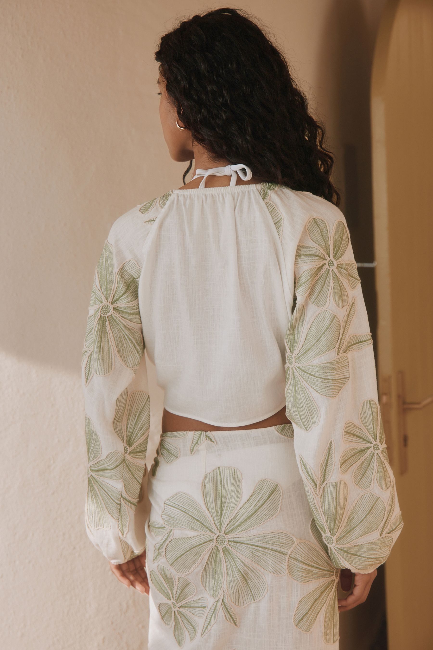 Next Shirtjacke Cover-up mit Blumenstickerei und Bindedetail vorne (1-tlg)