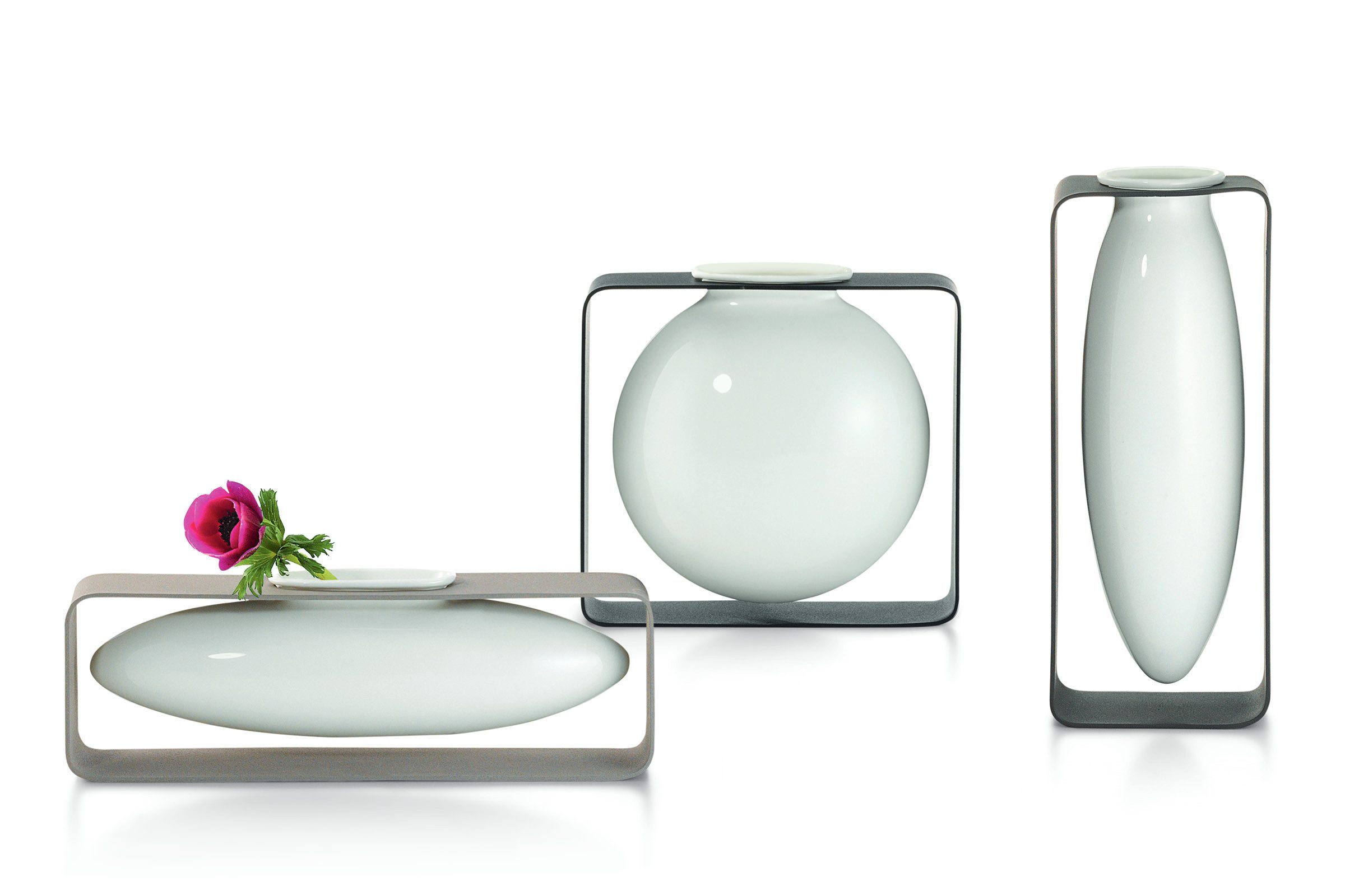 PHILIPPI Kugelvase, Porzellan, Stahl, pulverbeschichtet