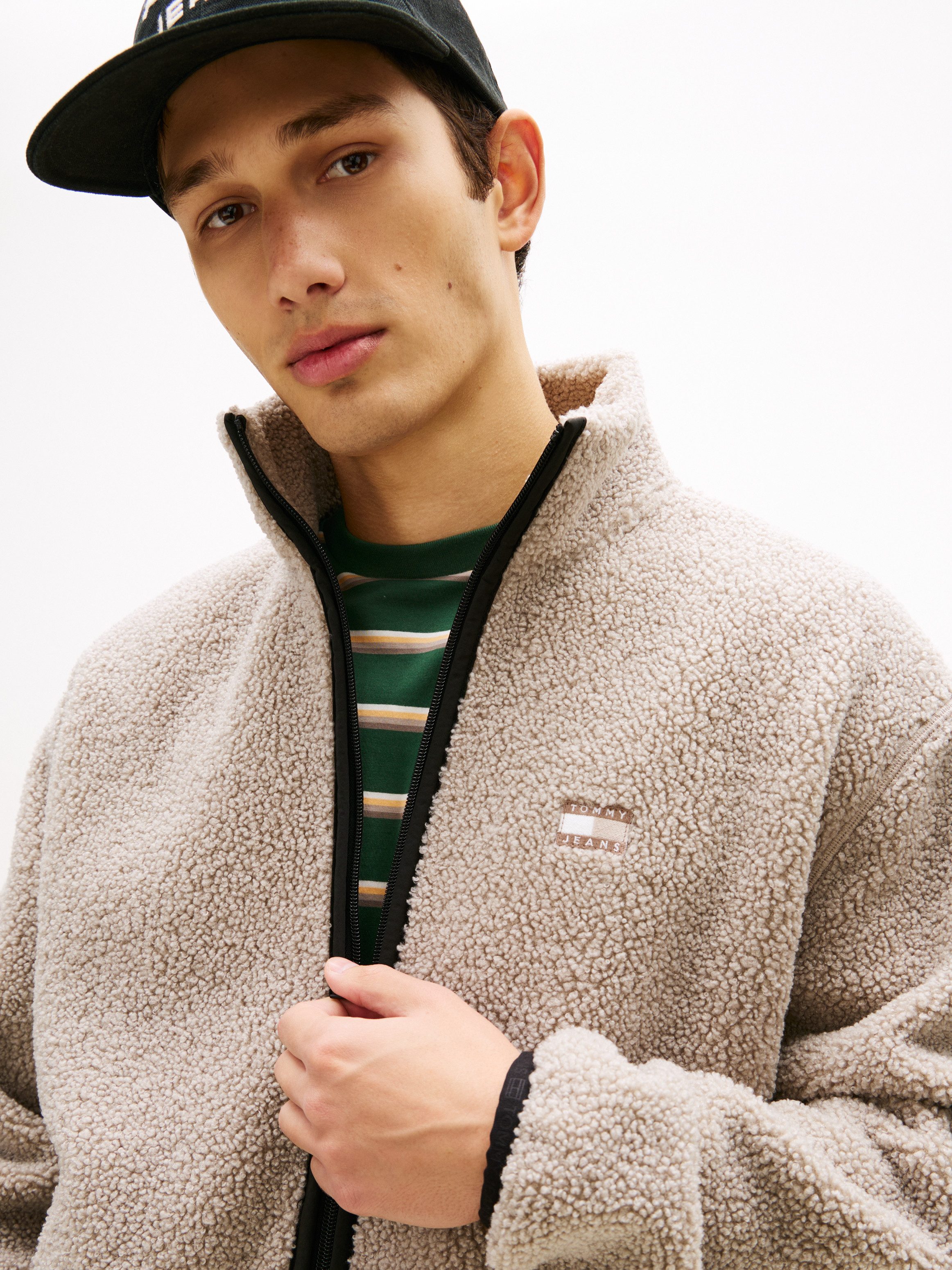 Tommy Jeans Fleecejacke TJM BADGE TEDDY Stehkragen, Teddyfleece, relaxed fit