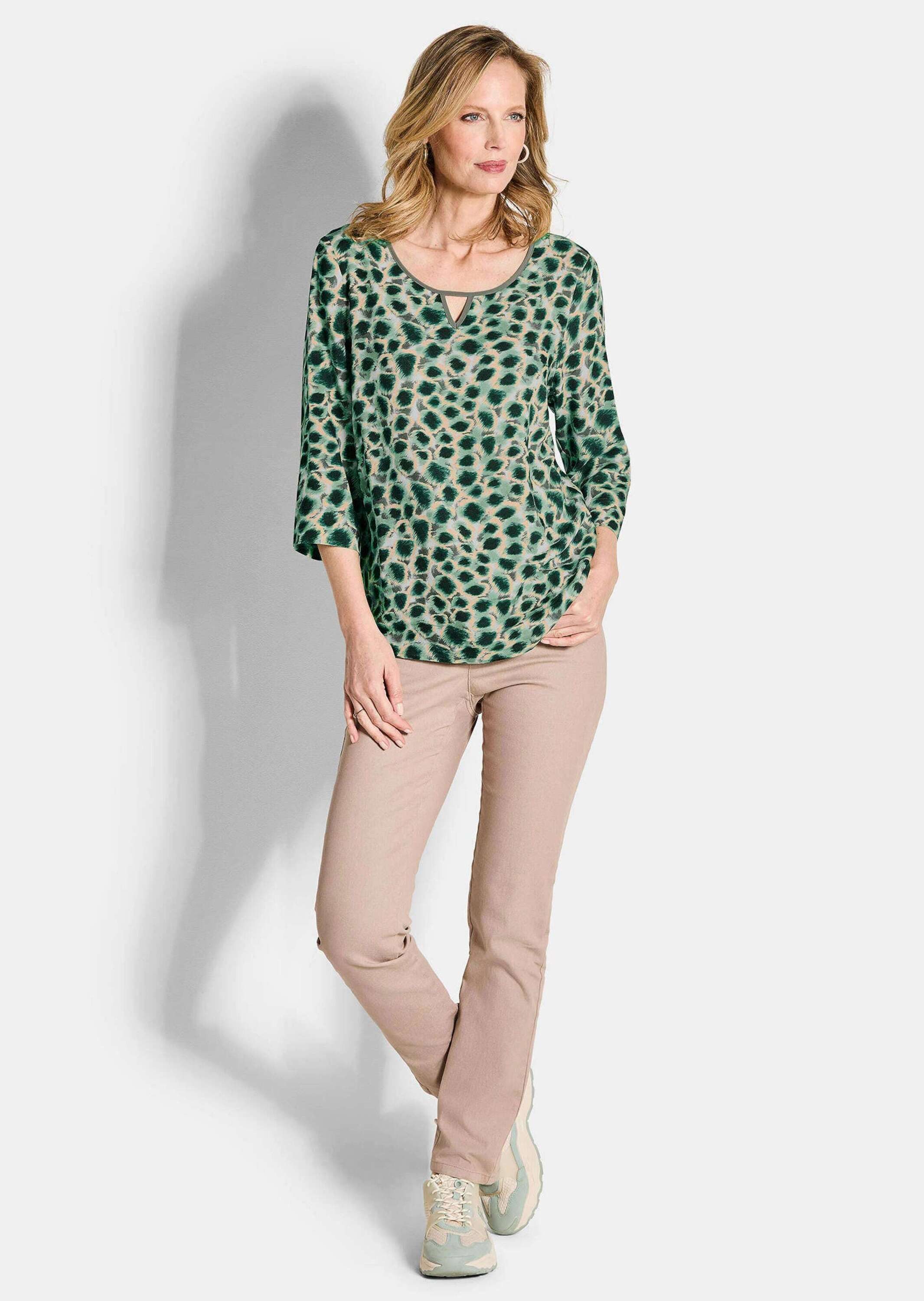 GOLDNER Schlupfbluse Kurzgröße: Elegante Viskosebluse mit Leo-Muster Printbluse mit Rundhalsausschnitt, V-Detail und 3/4-Ärmeln