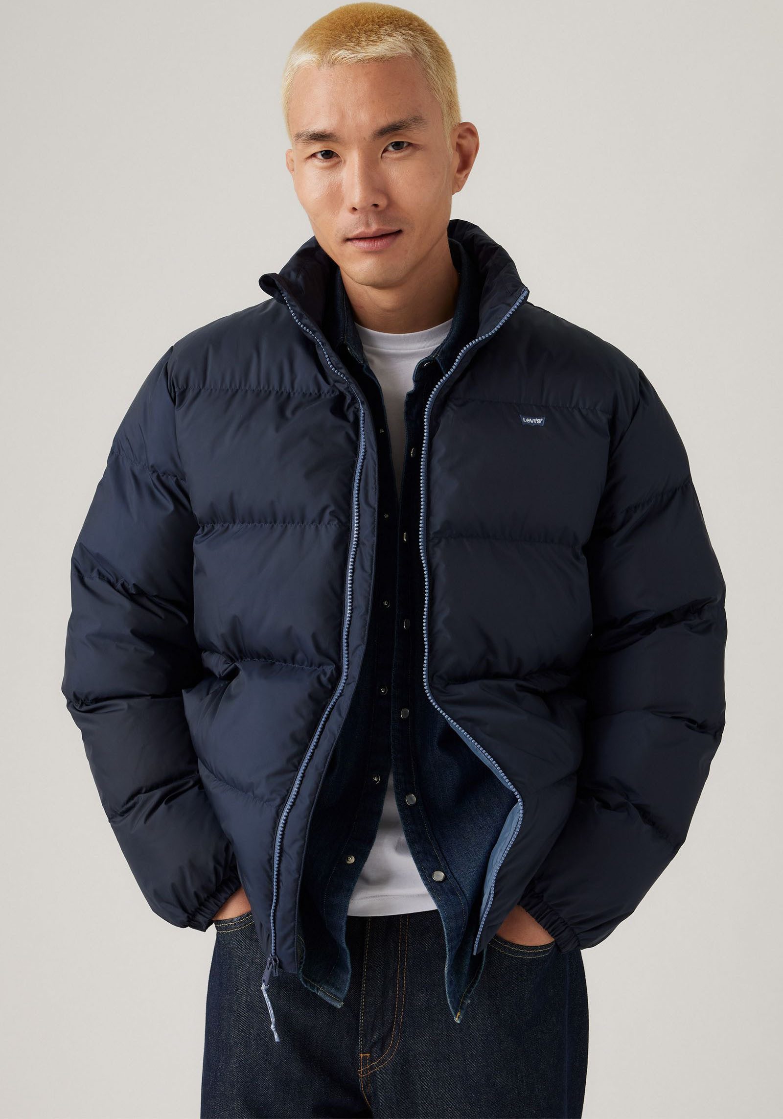 Levi's® Steppjacke PIEDMONT SHORT PUFFER mit Reißverschluss und Stehkragen – Bild 2 von 5