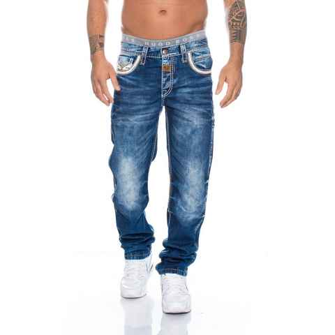 Cipo & Baxx Regular-fit-Jeans Herren Jeans Hose mit aufwendigen Verzierungen Extravagante Details mit eleganter Farbwahl