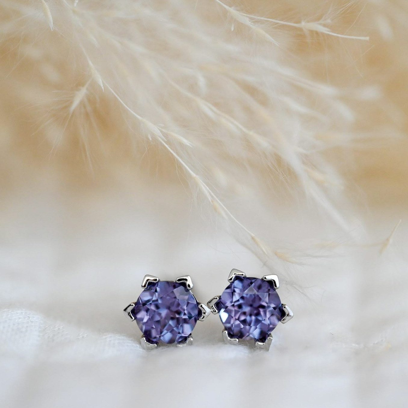 Runde Perlé Paar Ohrstecker klassische Ohrstecker, Stein Alexandrit, handge günstig online kaufen