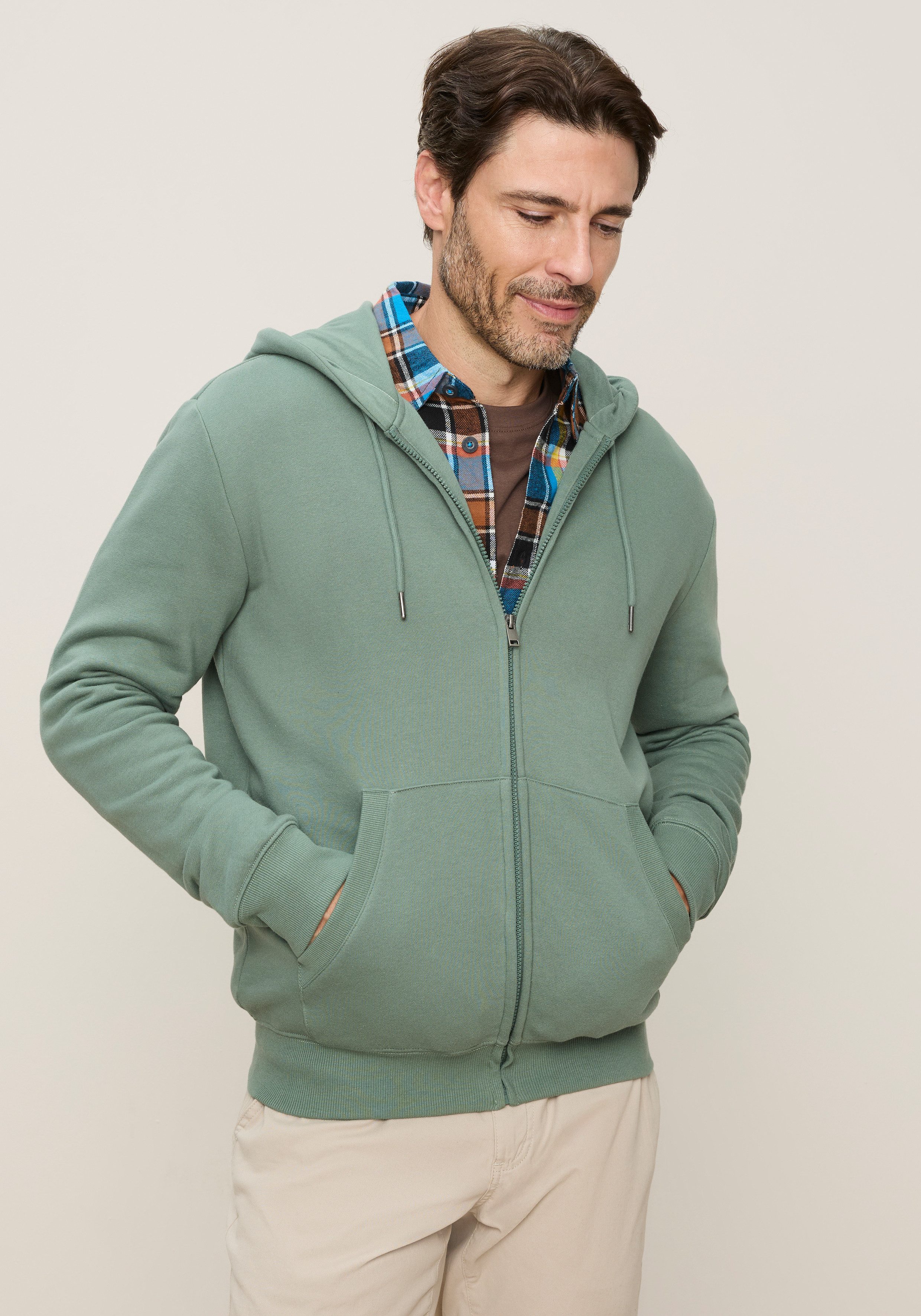 Man's World Kapuzensweatjacke mit Kapuze und Kordelzügen, normale Passform. € 29,99, (€ 29,99 pro 1 Stk).