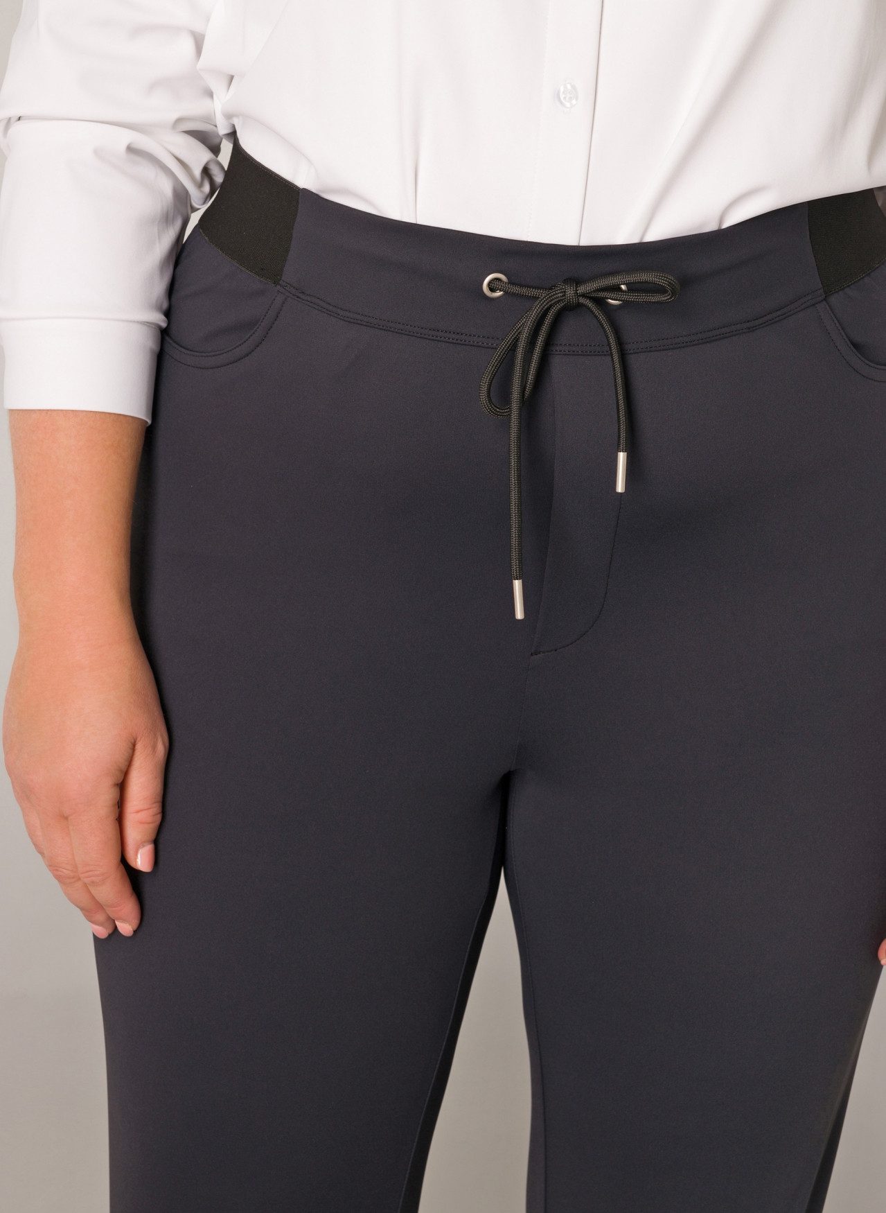 Base Level Curvy Stoffhose Liana Sommerhose mit Stretch und Kordelzug, im Jeggings-Style – Bild 2 von 5