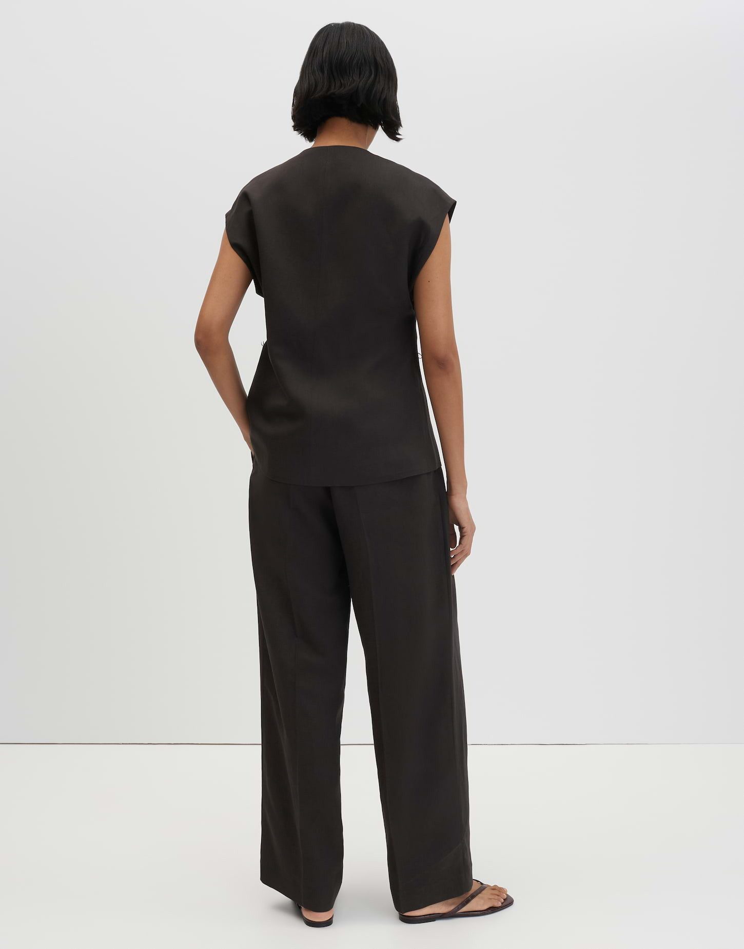 someday Leinenhose Cisilia linen in weiter Passform Luftiger Schnitt mit Bundfalten und weitem Beinverlauf – Bild 3 von 5