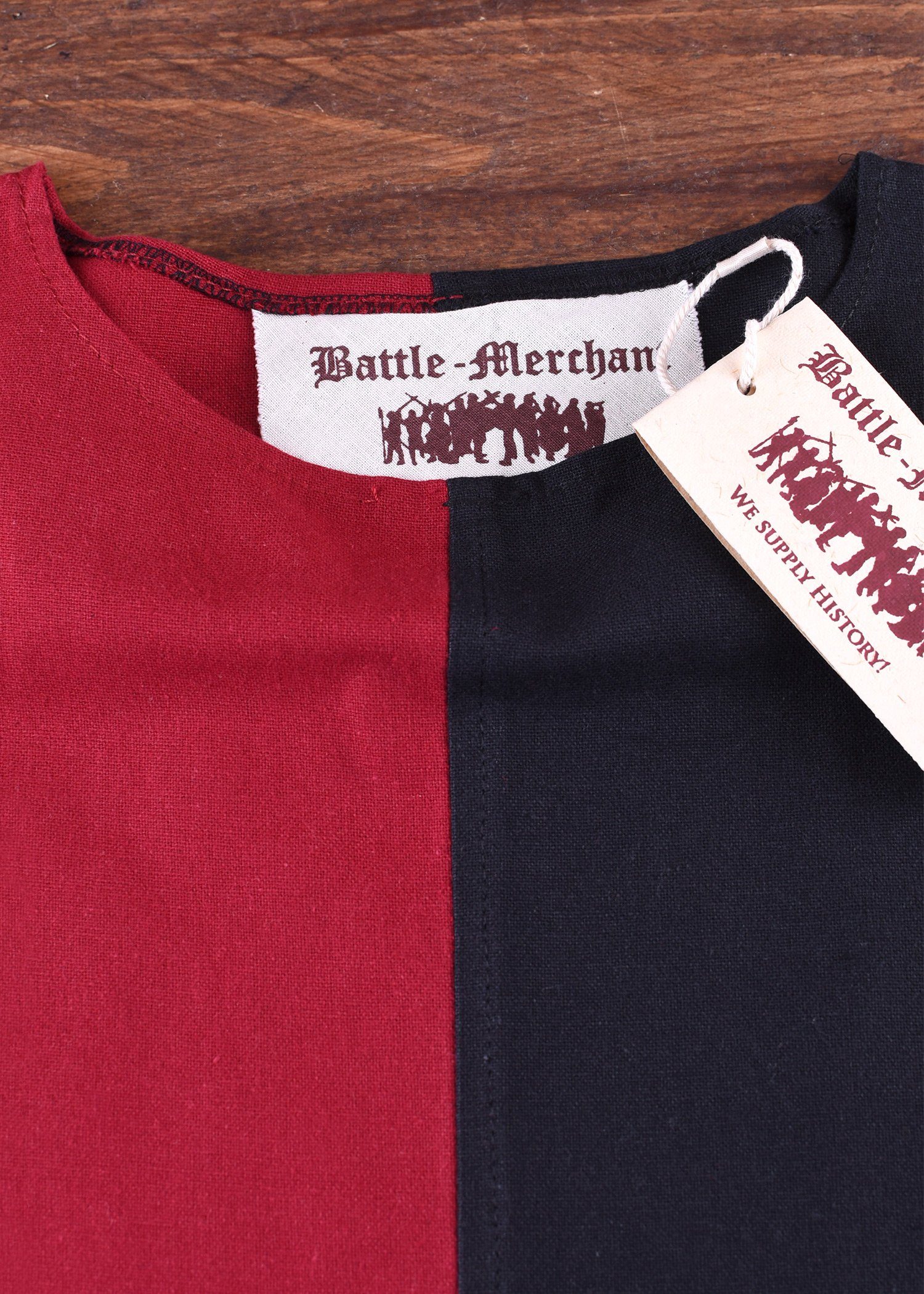 Battle Merchant Ritter-Kostüm Kinder-Waffenrock Lucas, Mi-Parti, schwarz/rot