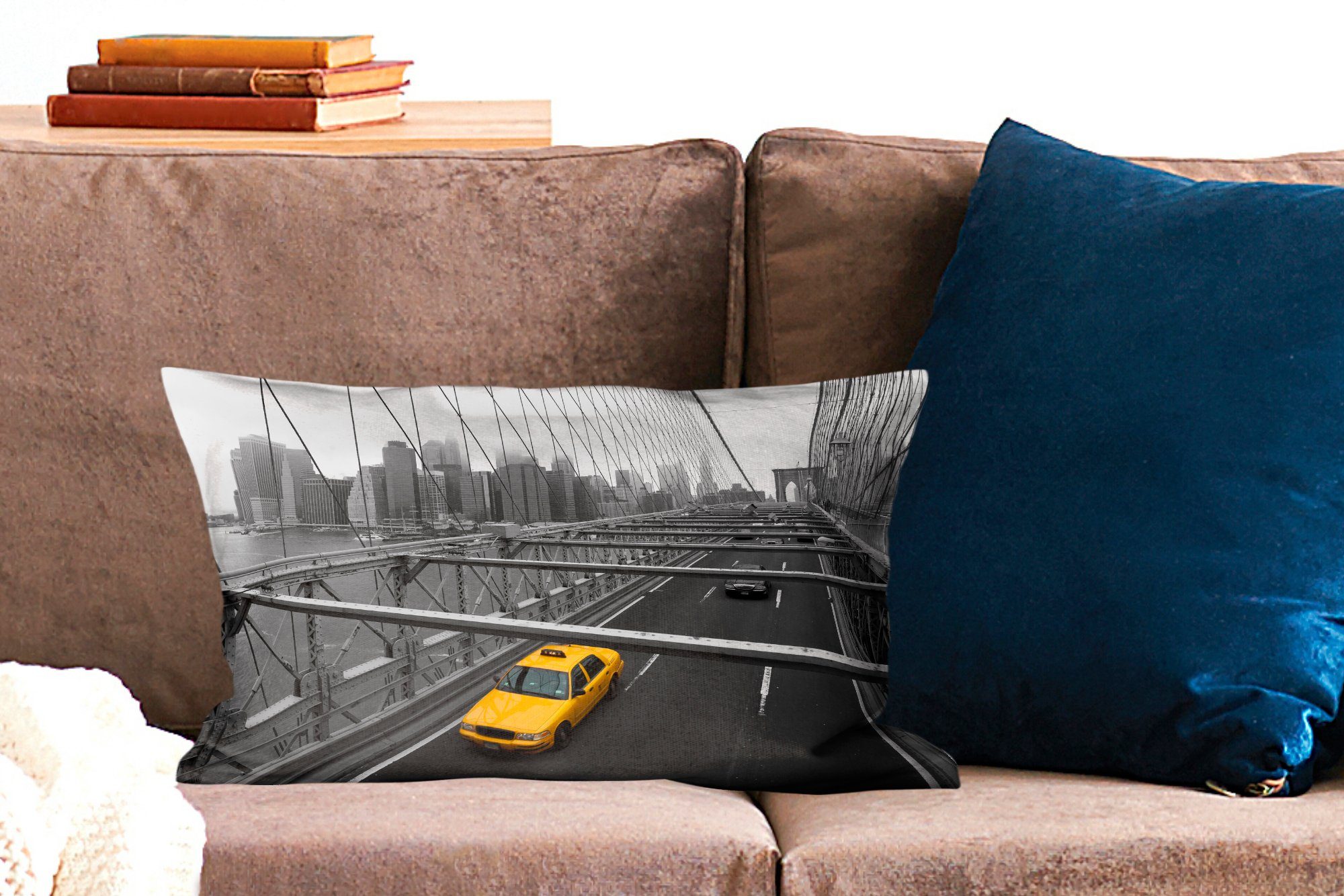 MuchoWow Dekokissen Schwarz-Weiß-Fotografie einer Straße Füllung, mit Zierkissen, New York, Dekokissen Wohzimmer nordamerikanischen Dekoration, im Schlafzimmer