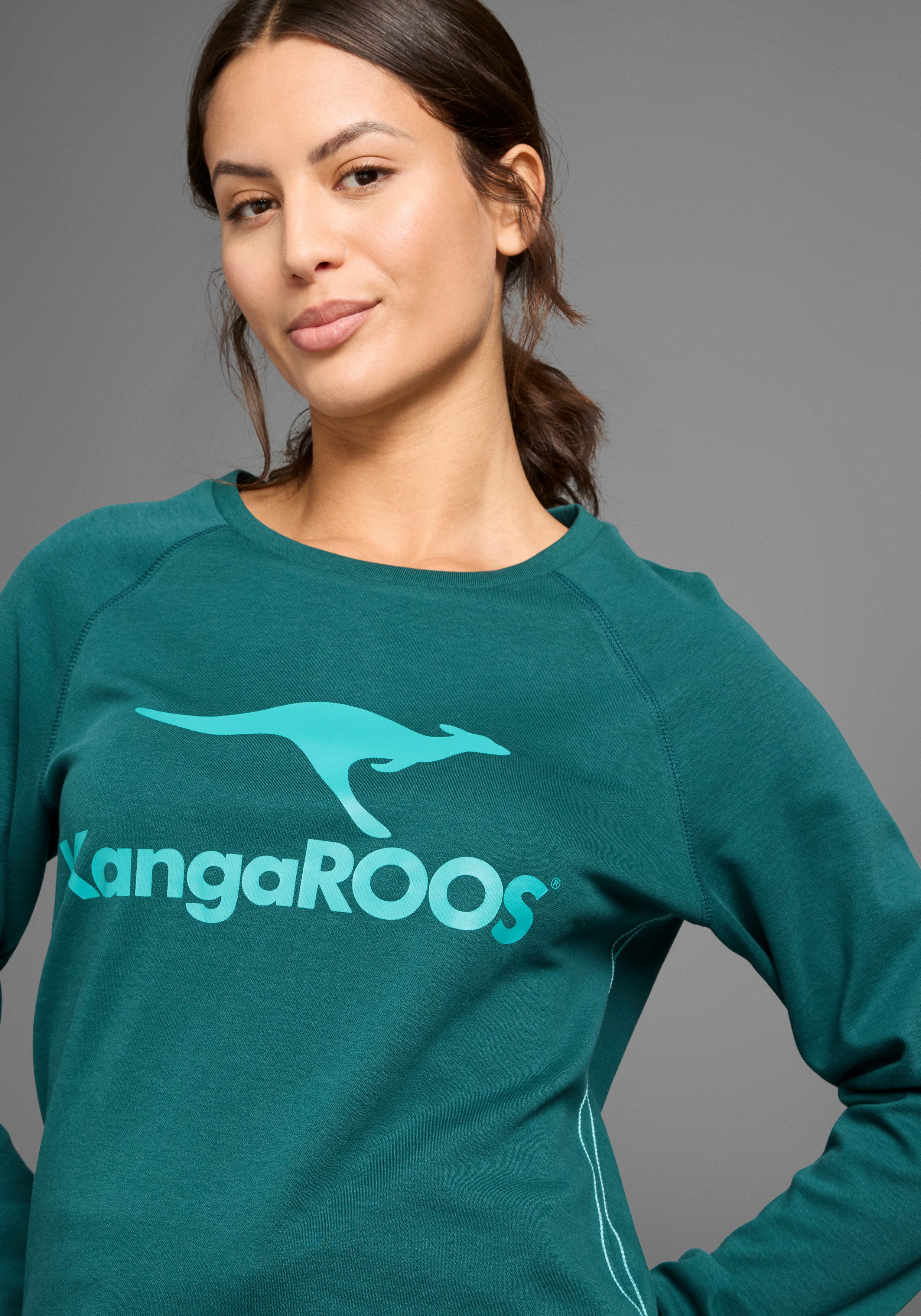 KangaROOS Sweatshirt Langarm, figurumspielender Schnitt, mit Print, Rundhalsausschnitt. Reduzierter Preis € 27,99. Unverbindliche Preisempfehlung € 39,99