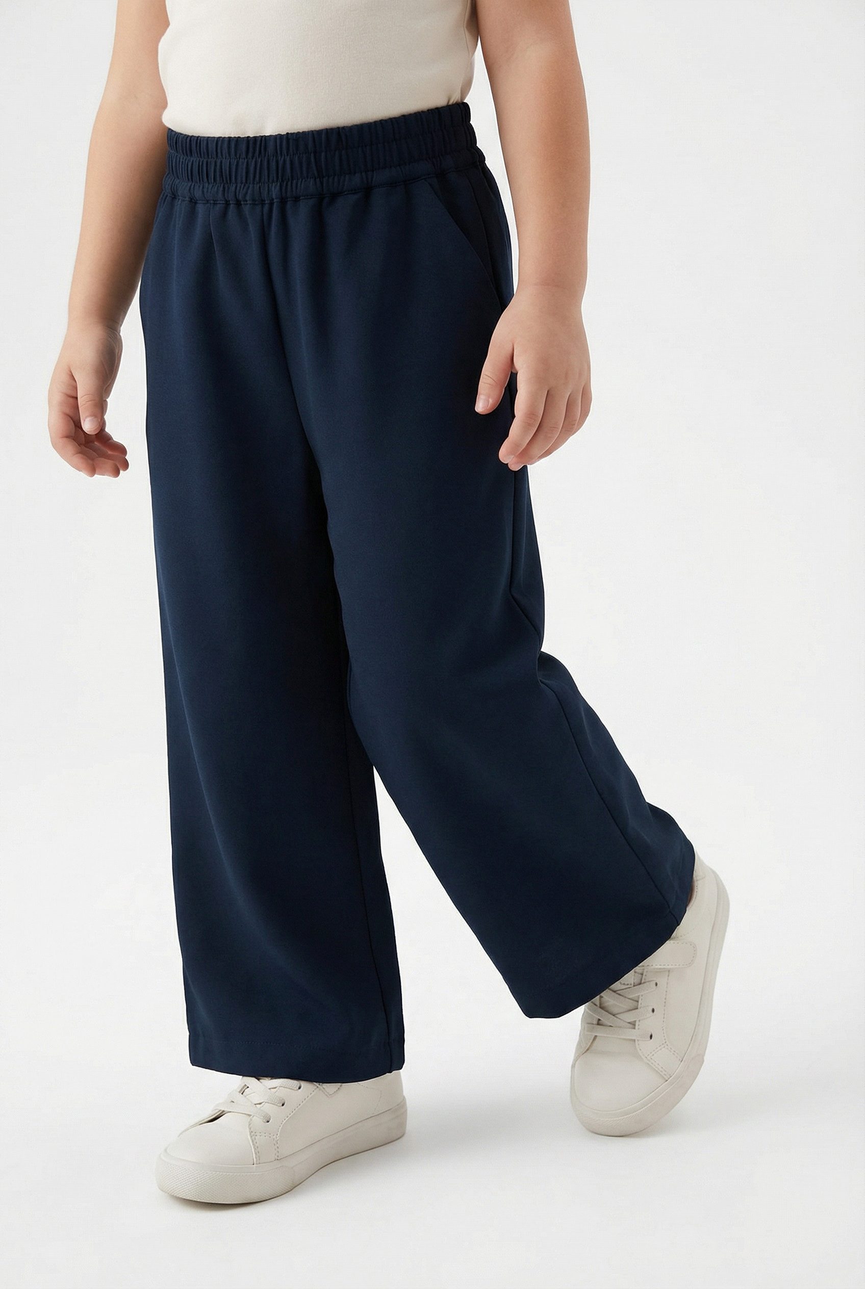 s.Oliver Junior Stoffhose mit weitem, geradem Bein und Gummizug