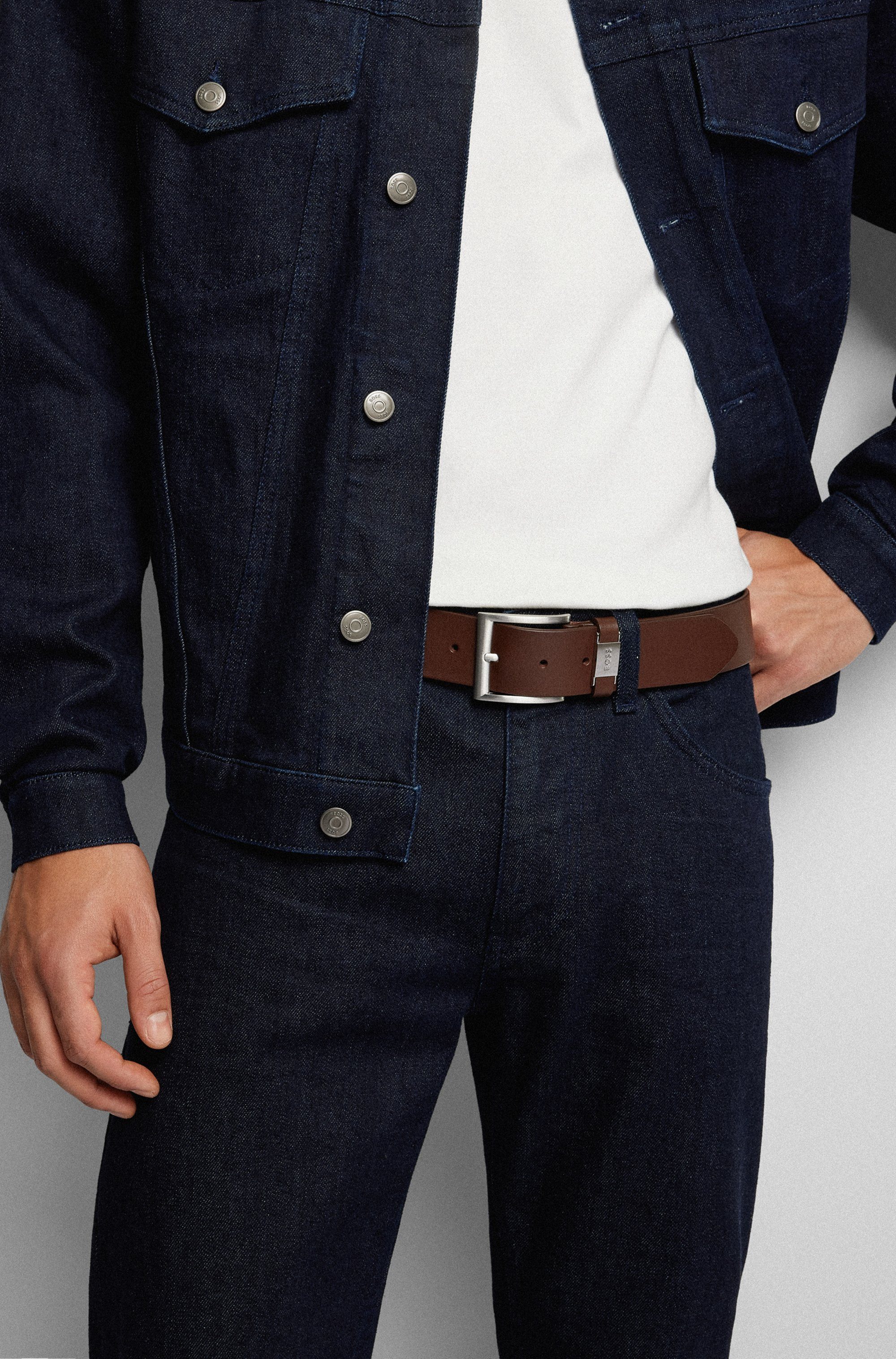 BOSS Ledergürtel Connio silberfarbene Schließe & Logo-Schriftzug auf der Sc günstig online kaufen