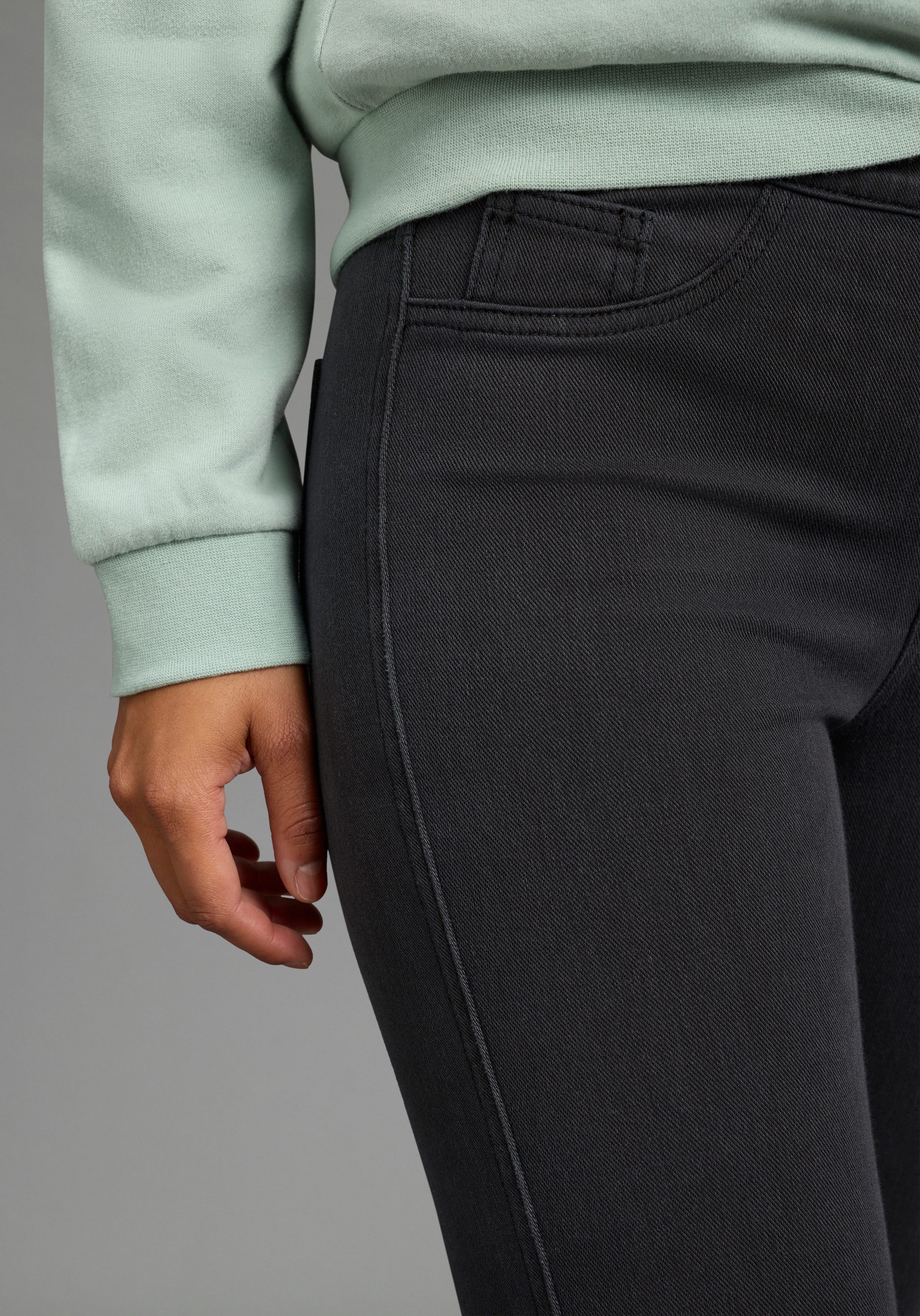 Arizona Jeansjeggings im 4 Way Stretch, Quer- und Längselastisch, Bootcut sehr schmale Passform, Bootcut-Beinform, normale Leibhöhe