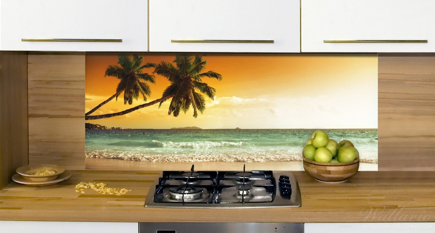untergehender Wallario am Küchenrückwand Sonne, bei Sandstrand (1-tlg) Palmen