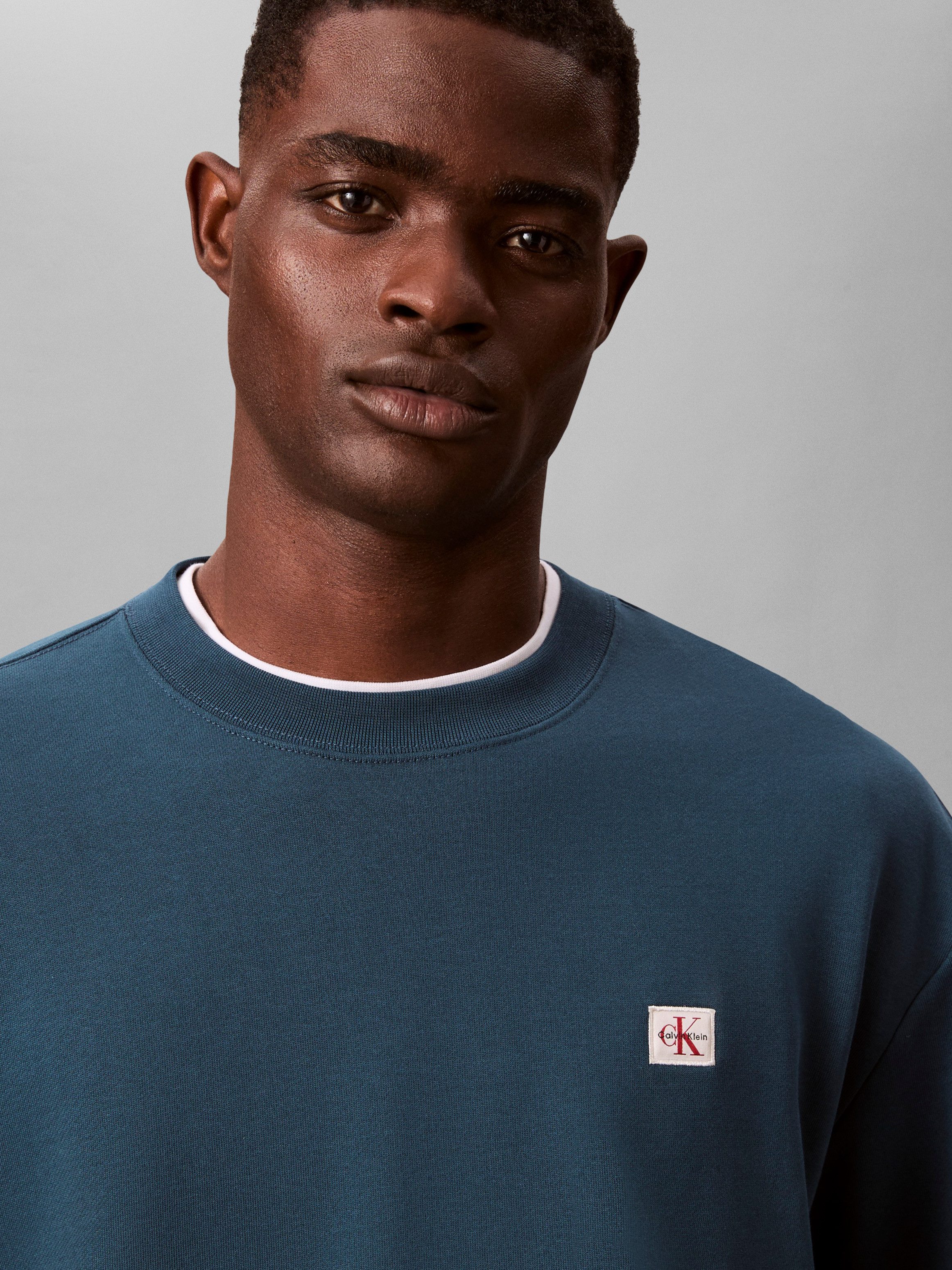 Calvin Klein Jeans Sweatshirt 400GSM TRRY BDG CRWN Mit Rundhalsausschnitt