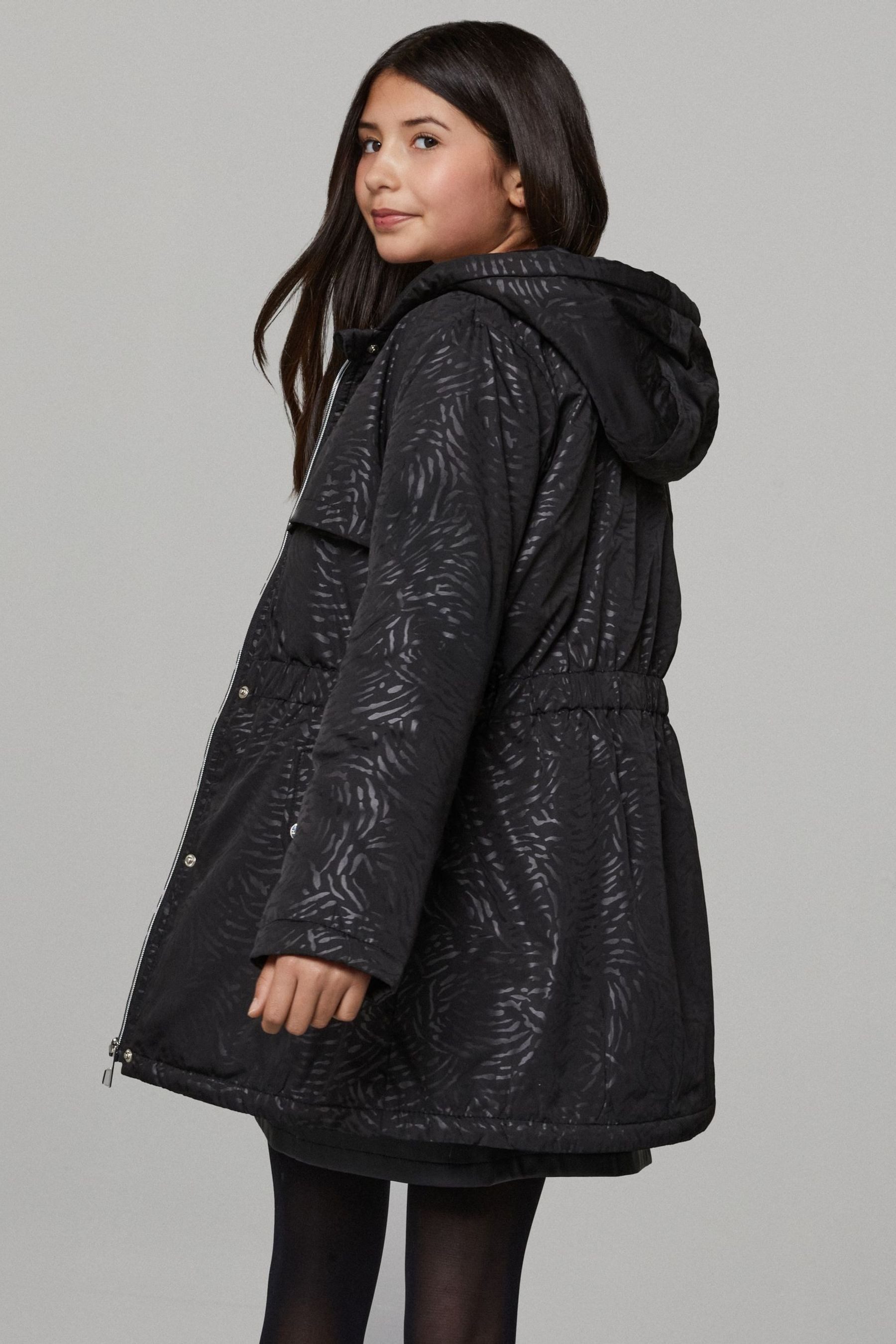 LIPSY Steppmantel Lipsy Leichte gesteppte Regenjacke mit Zebramuster (1-tlg)