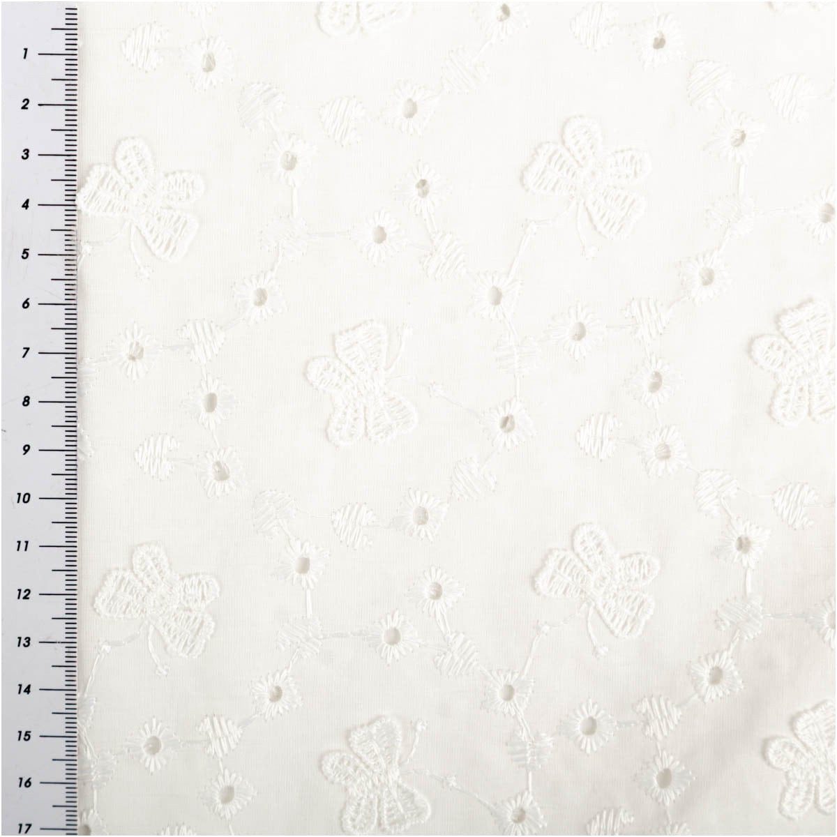 SCHÖNER LEBEN. Stoff Baumwollstoff Meterware mit Lochstickerei Schmetterlinge ecru 125cm, allergikergeeignet