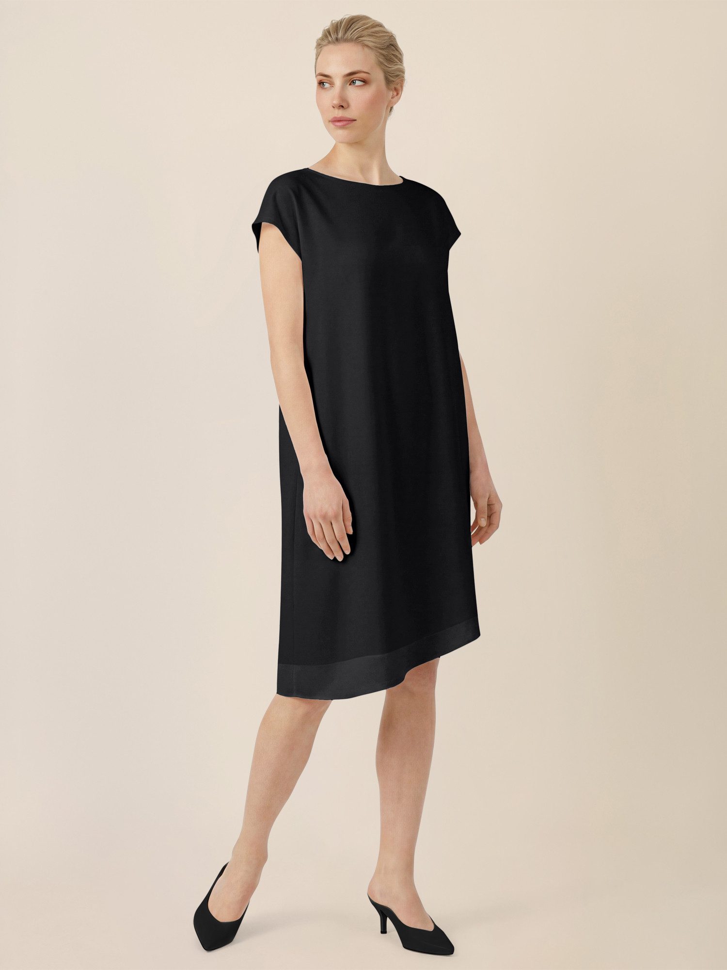 Apart Brautkleid mit asymmetrischem Saum