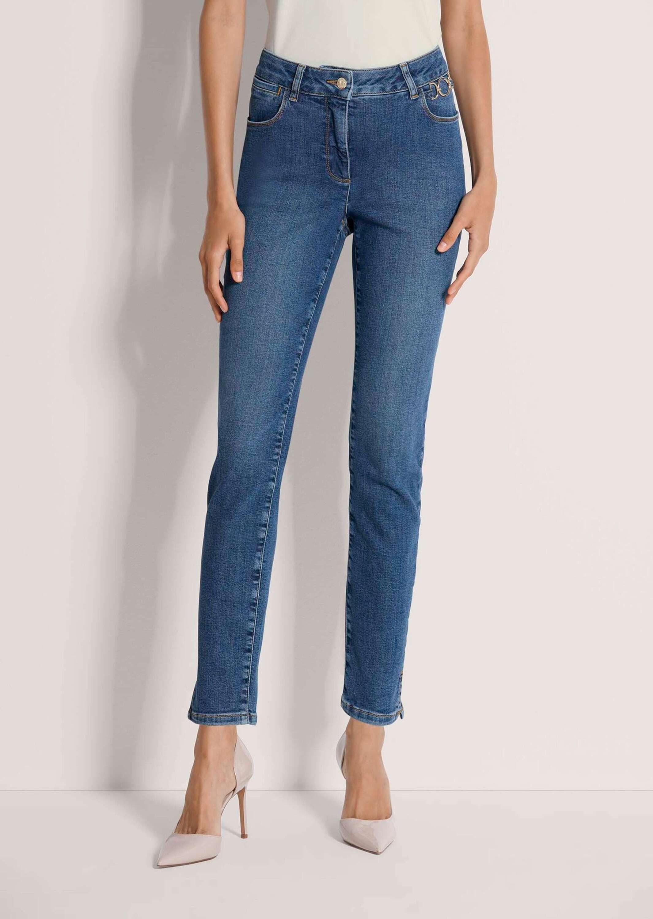 MADELEINE Gerade Jeans Slim-Fit Jeans mit Kettendetail Skinnyjeans mit Gürtelschlaufen, Taschen und Knöchellänge